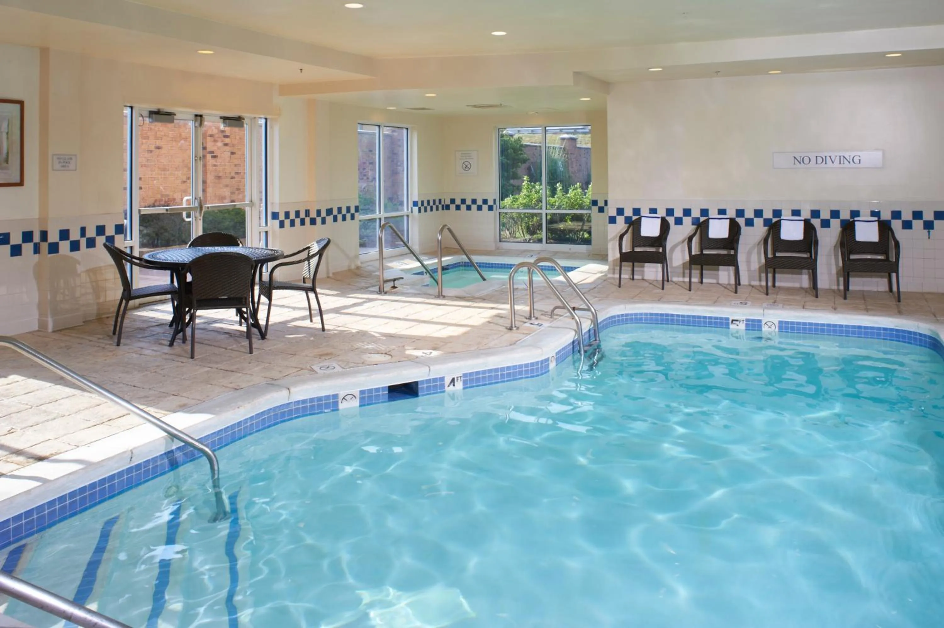 Swimming pool in Fairfield Inn & Suites Indianapolis East