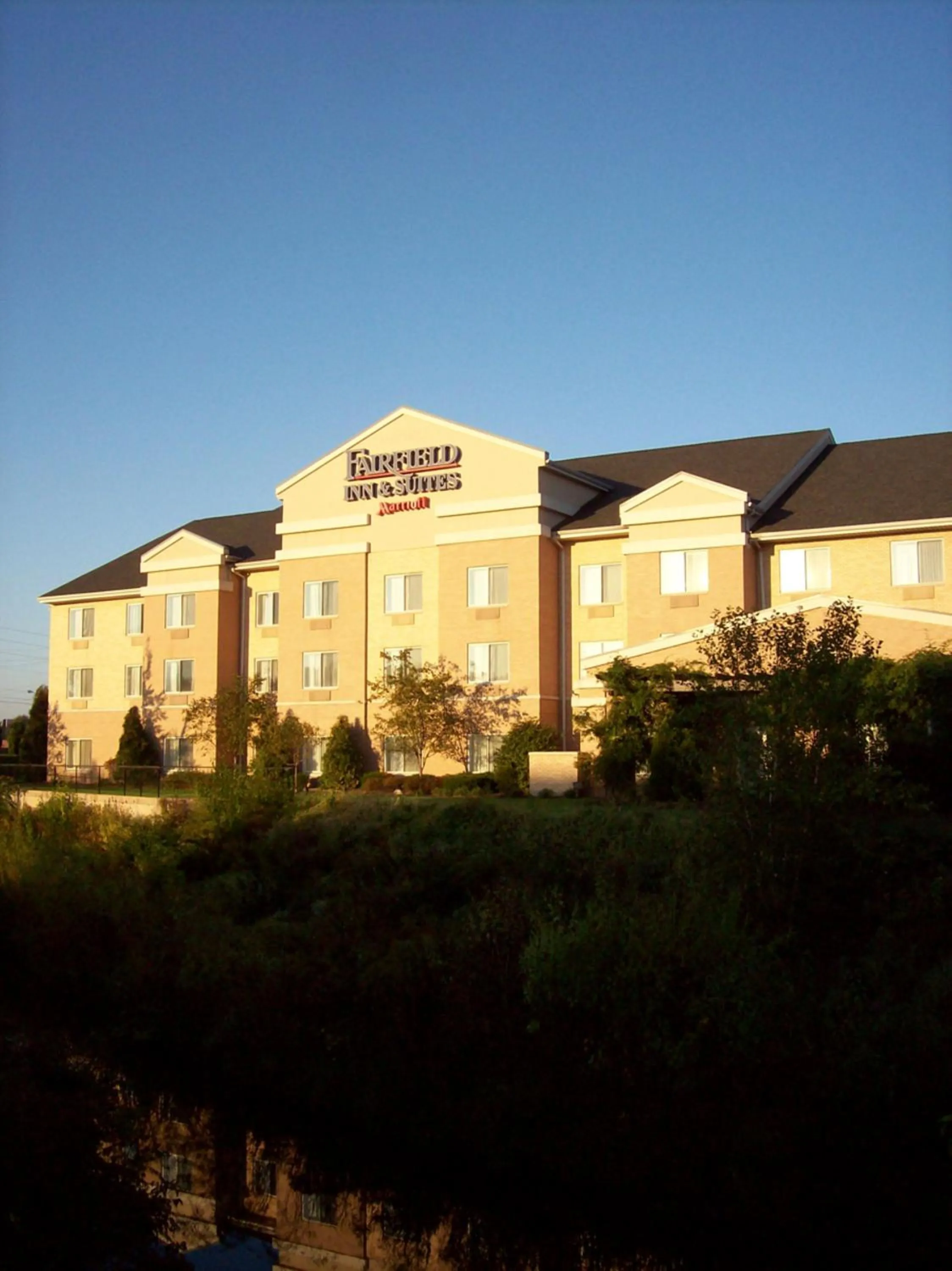 Property building in Fairfield Inn & Suites Indianapolis East
