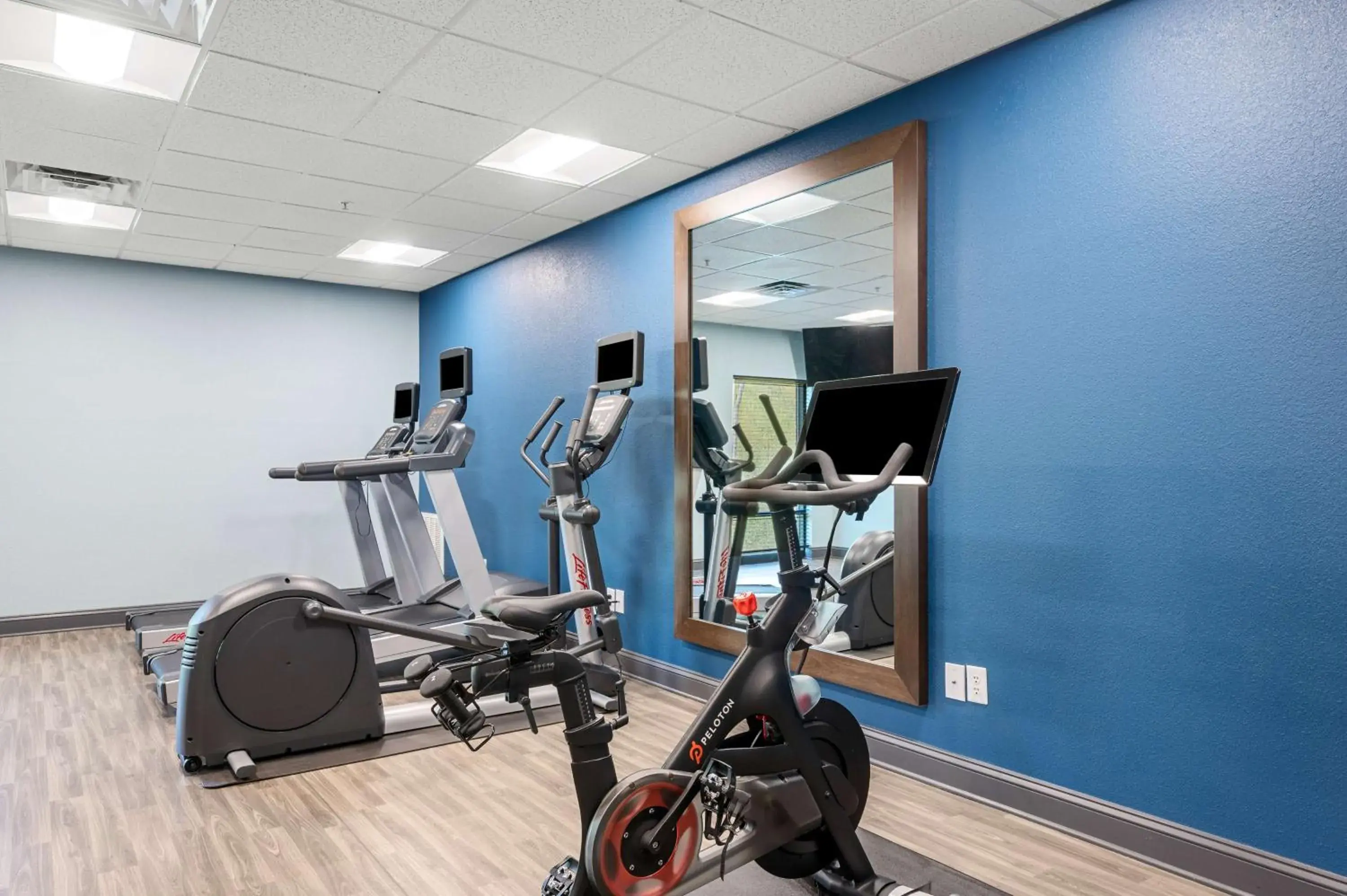 Fitness centre/facilities in Hampton Inn Front Royal Fitness centre/facilities in Hampton Inn Front Royal