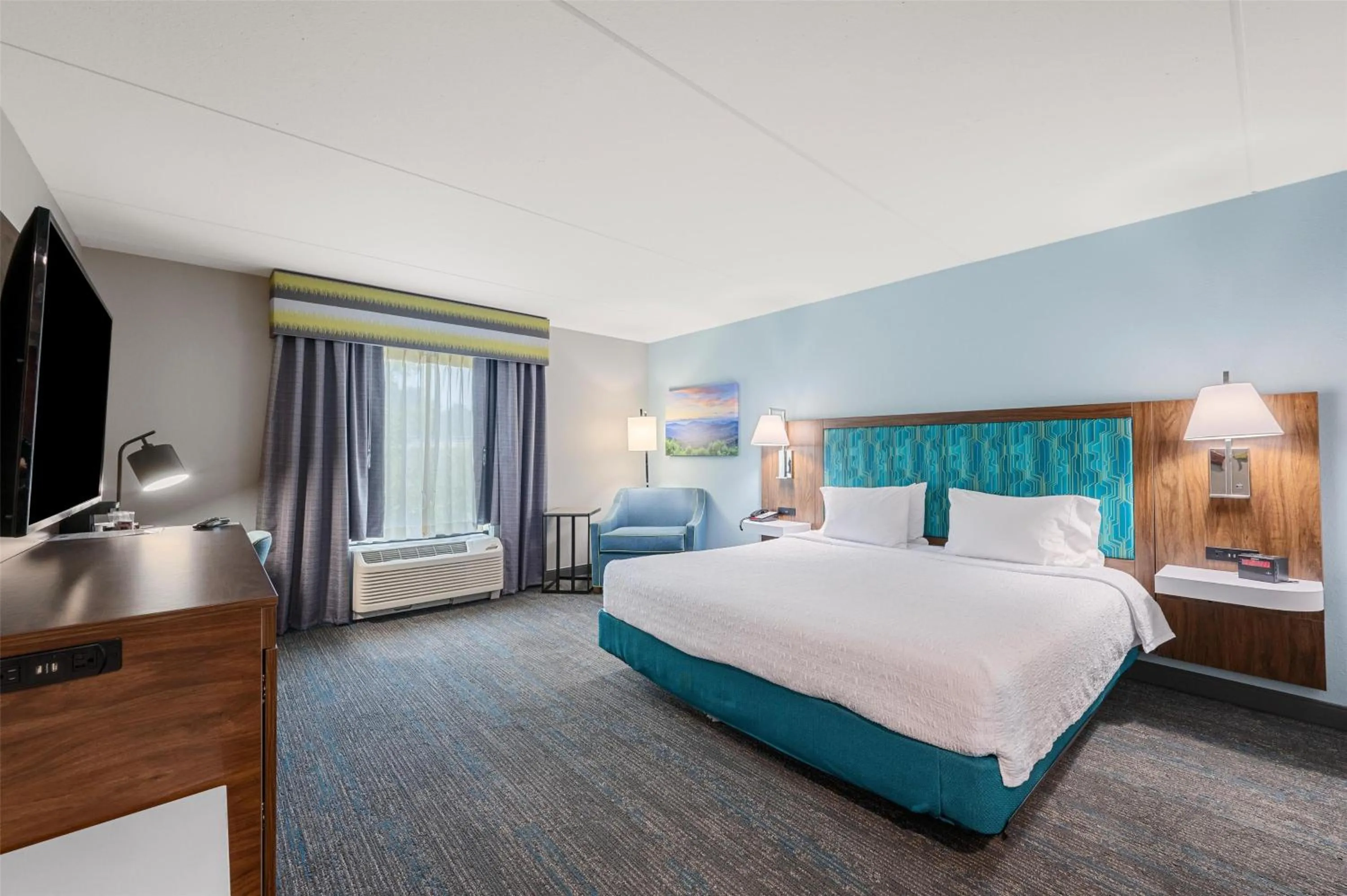 Bed in Hampton Inn Front Royal