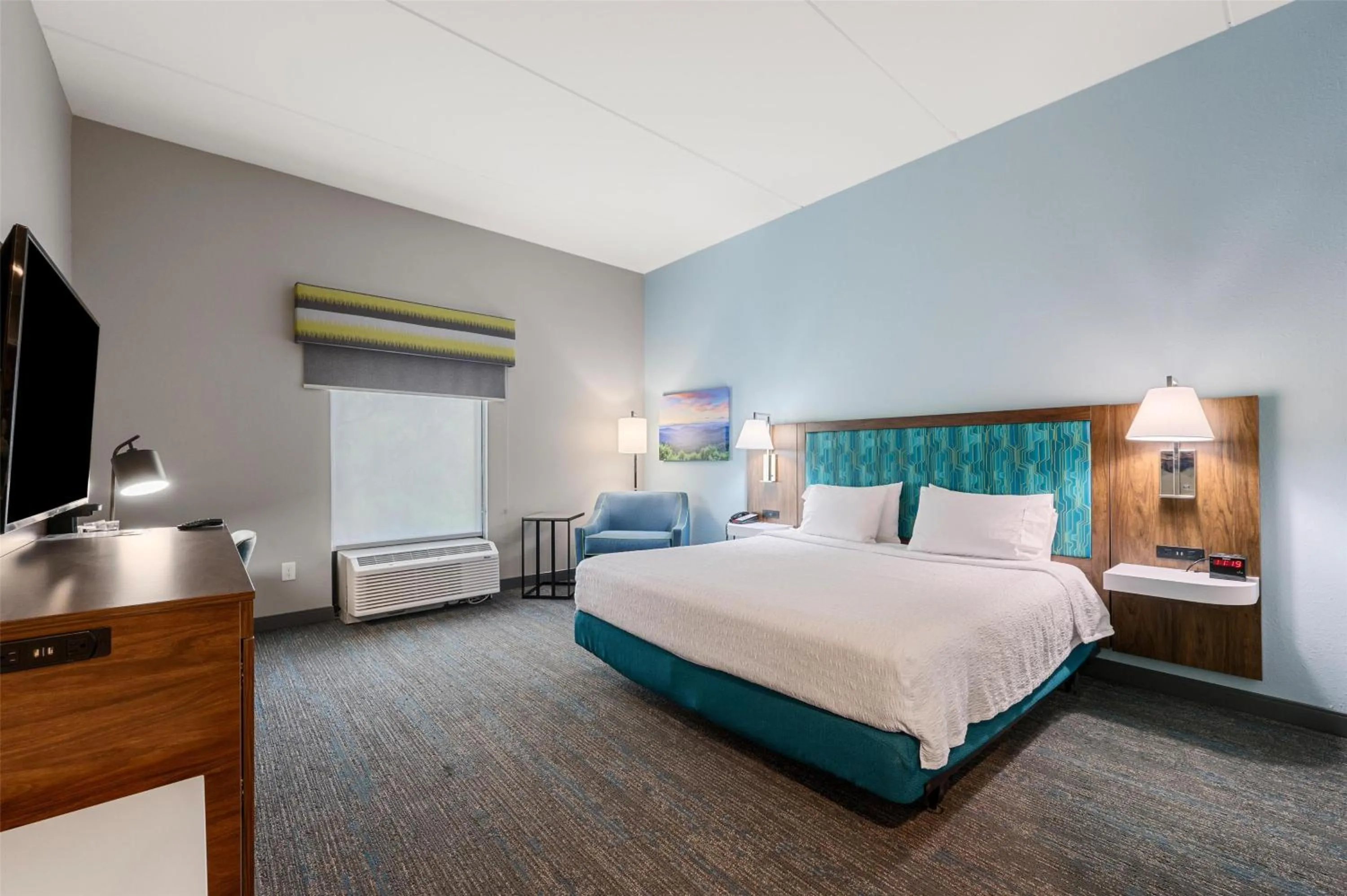 Bed in Hampton Inn Front Royal