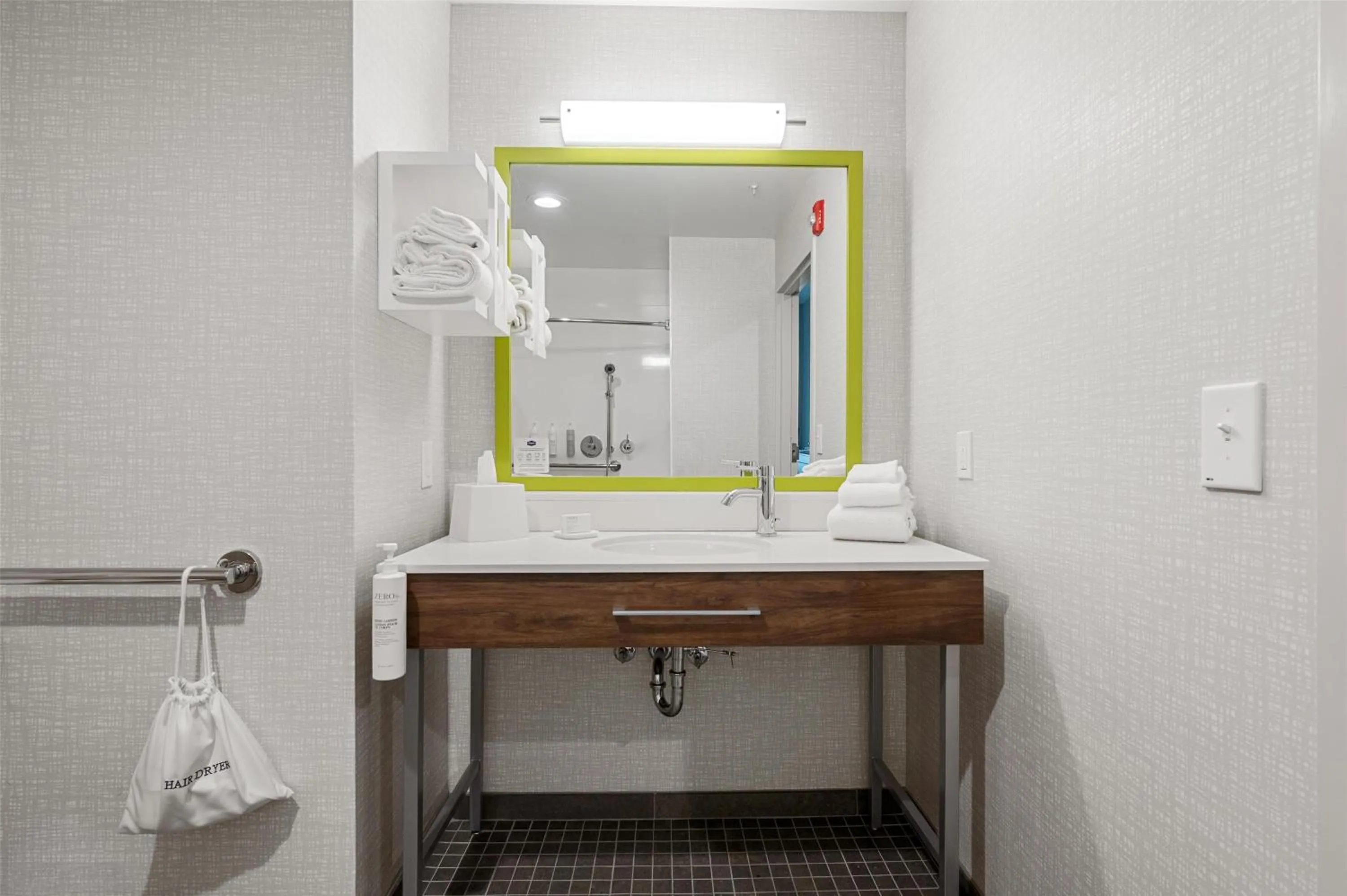 Bathroom in Hampton Inn Front Royal