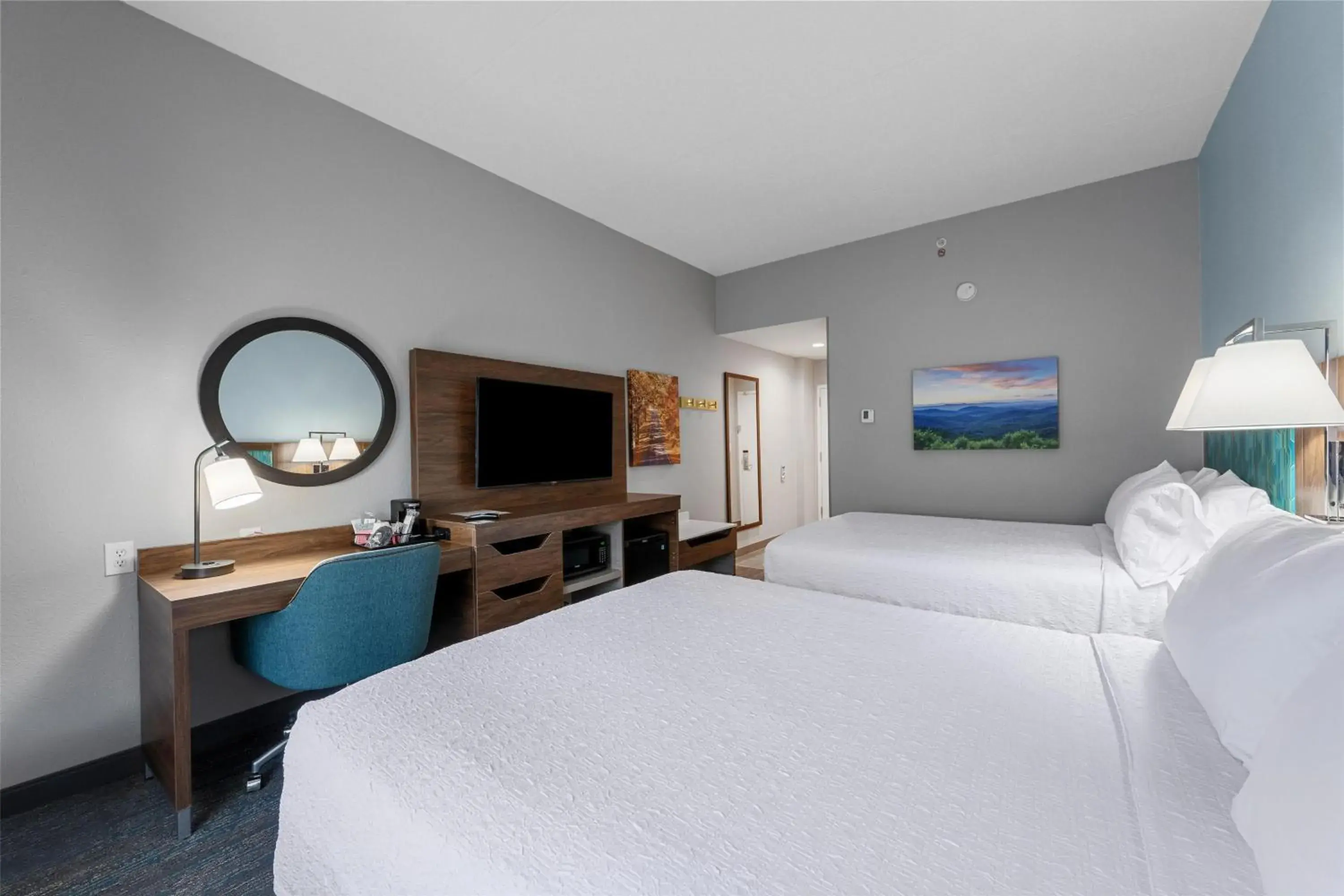 Bedroom, Bed in Hampton Inn Front Royal Bedroom, Bed in Hampton Inn Front Royal