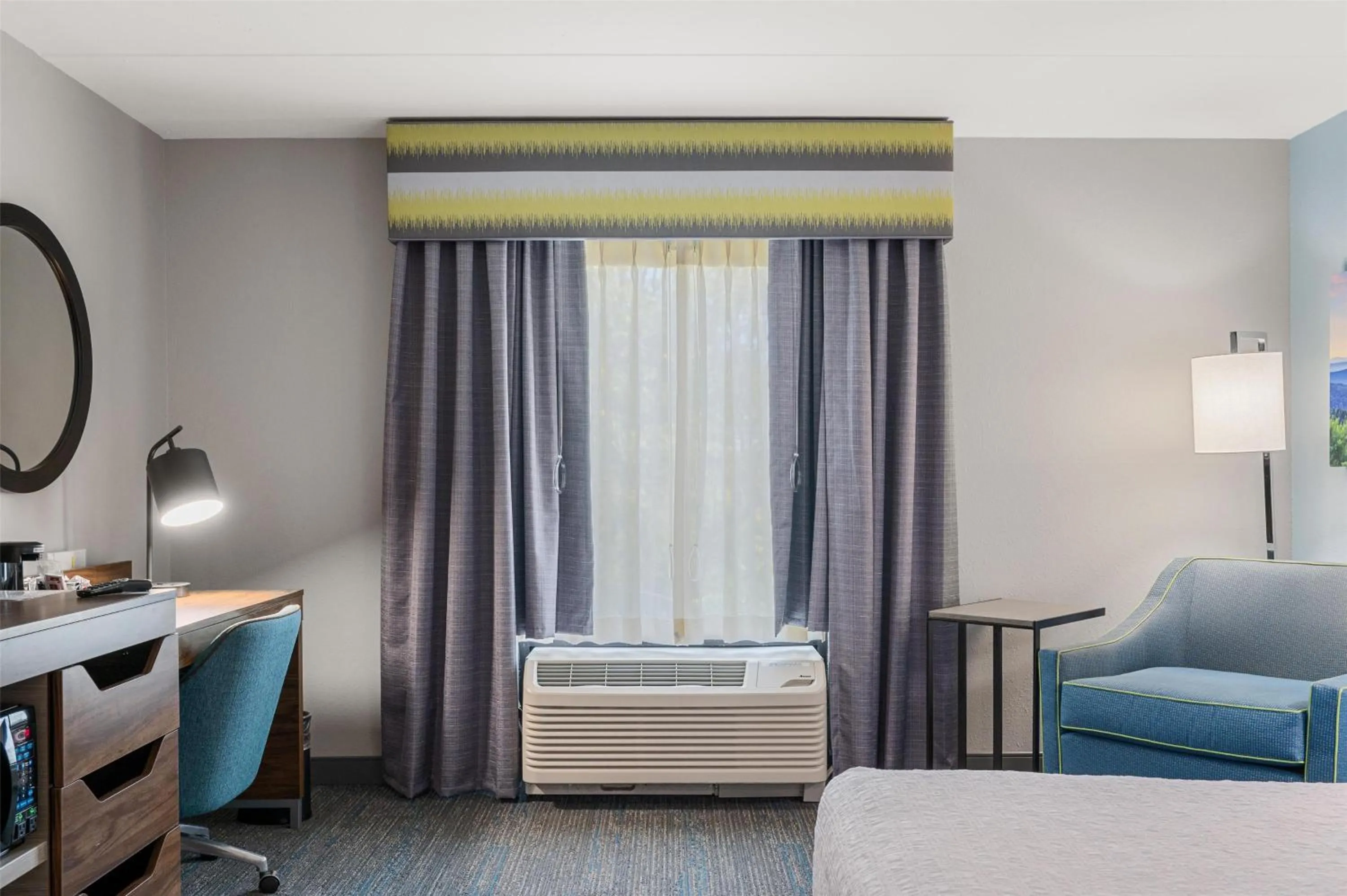 Bed in Hampton Inn Front Royal