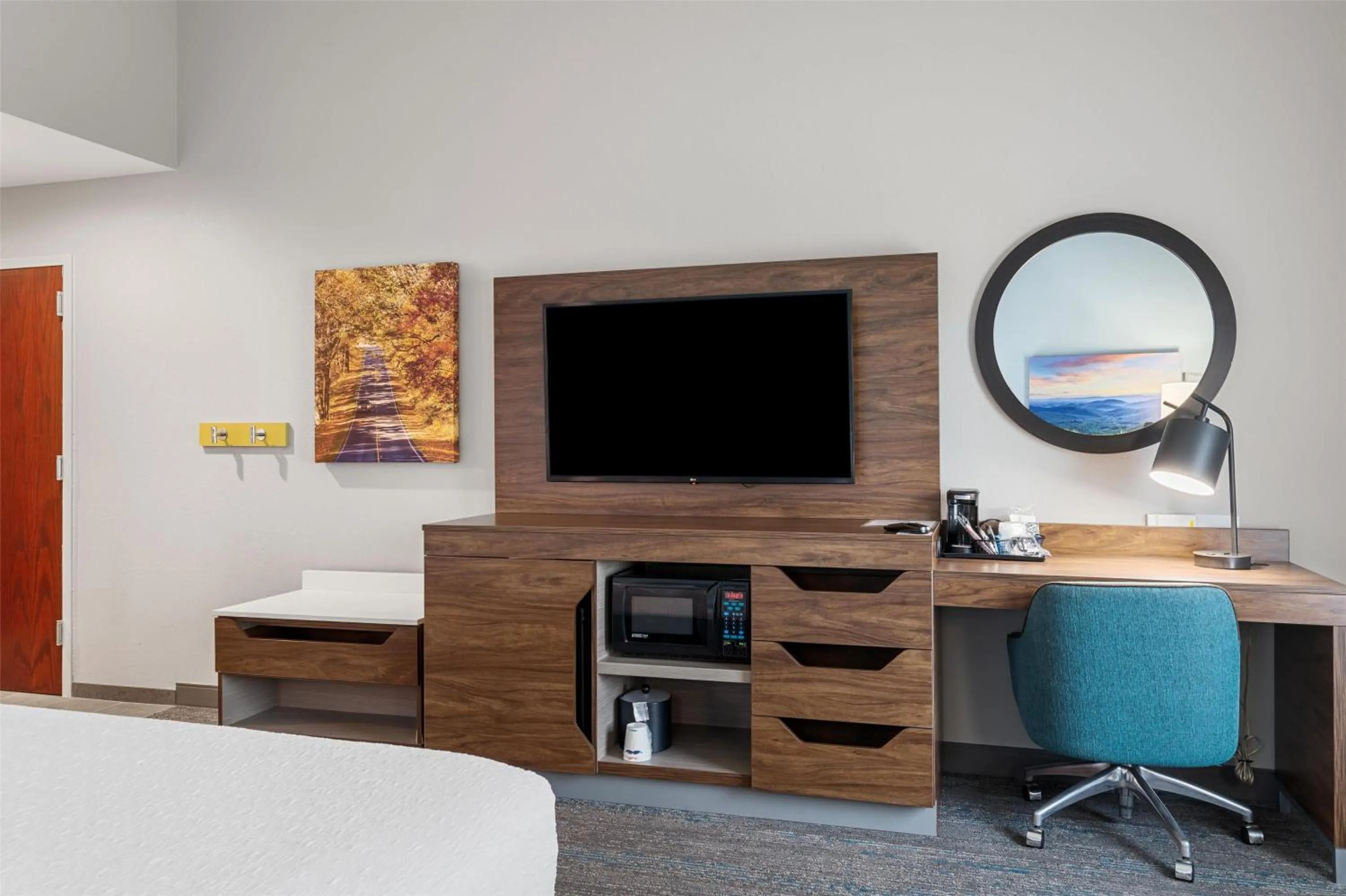 Bedroom, Bed in Hampton Inn Front Royal