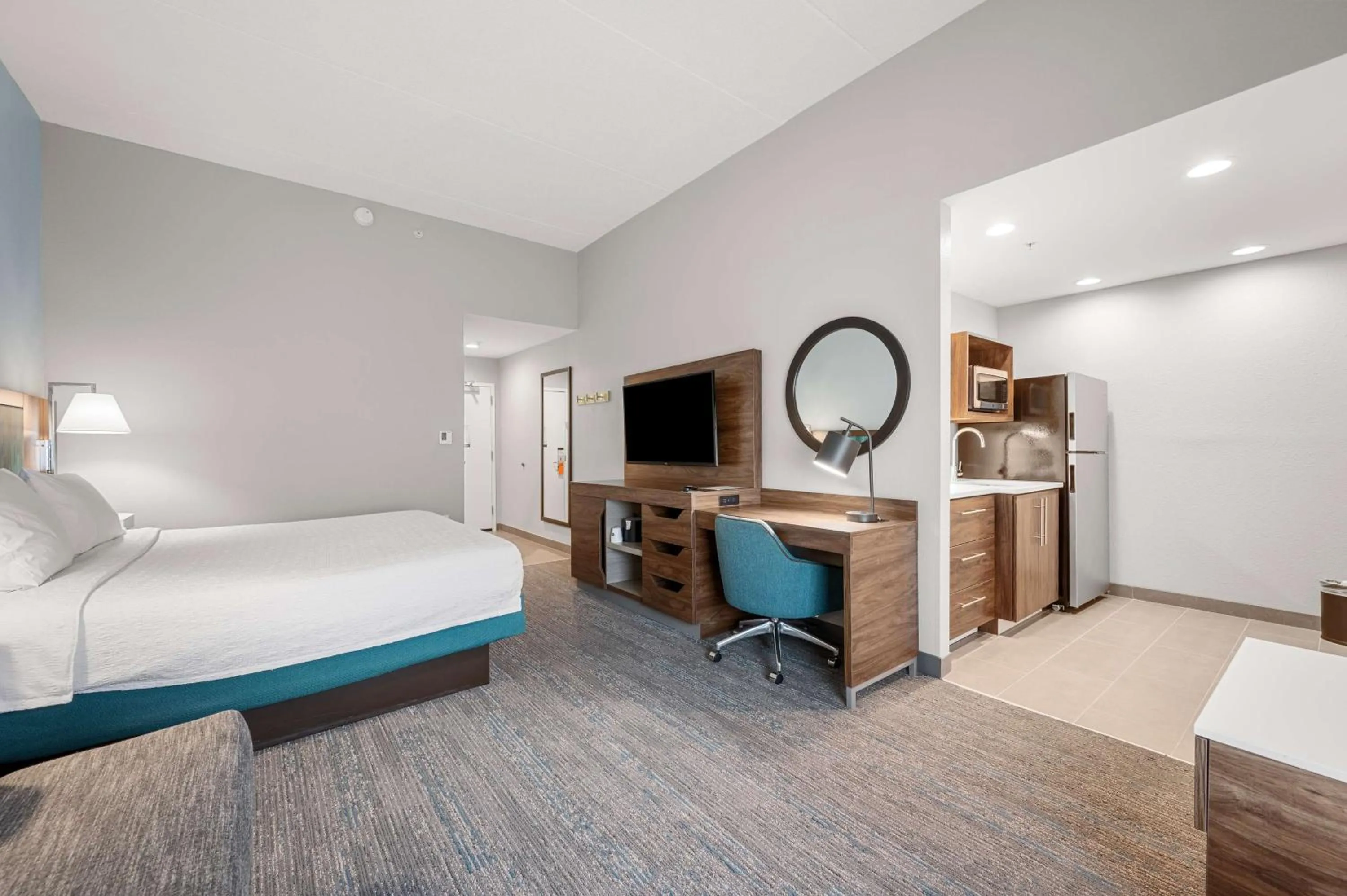 Bedroom, Bed in Hampton Inn Front Royal