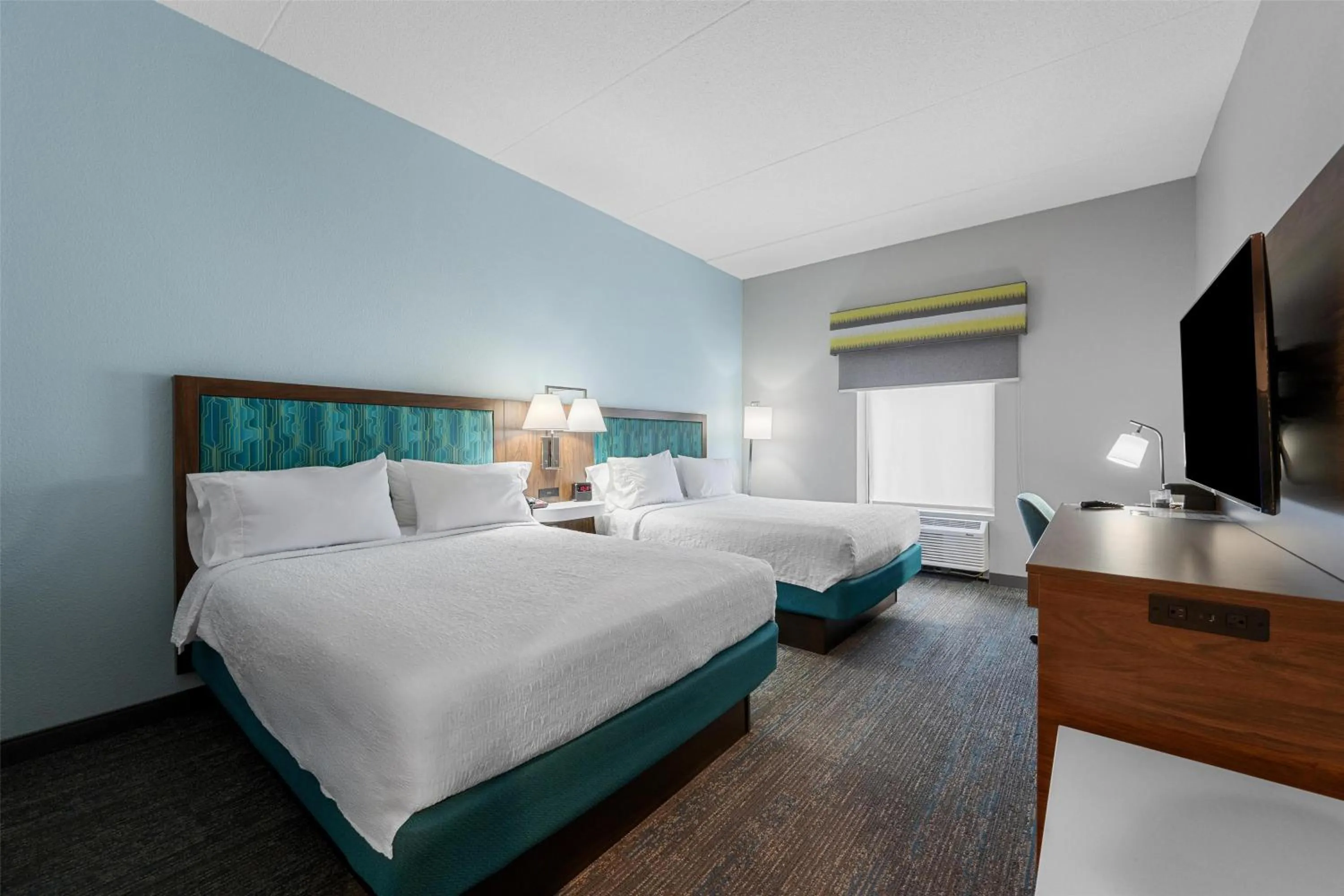 Bed in Hampton Inn Front Royal