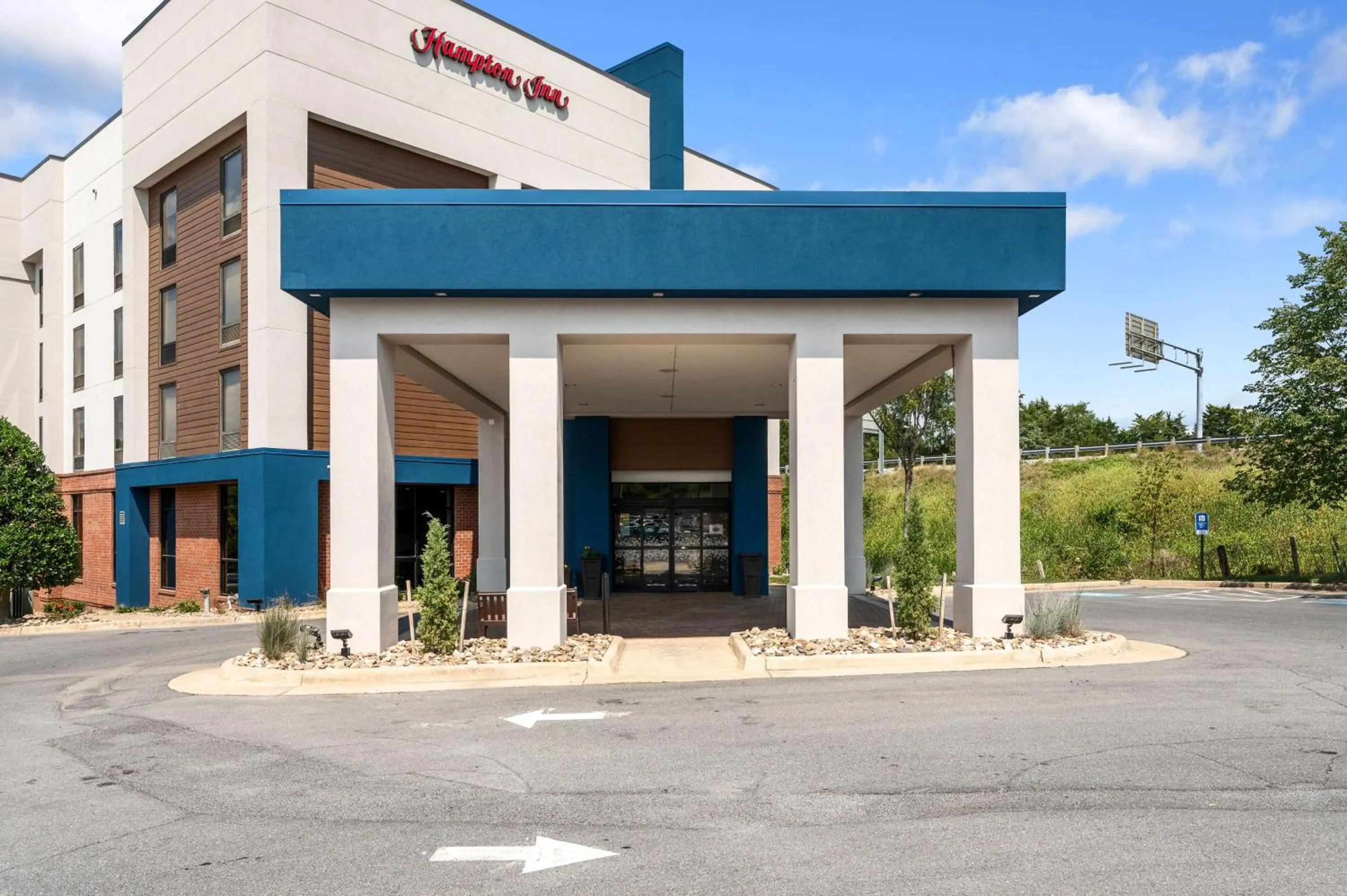 Property building in Hampton Inn Front Royal