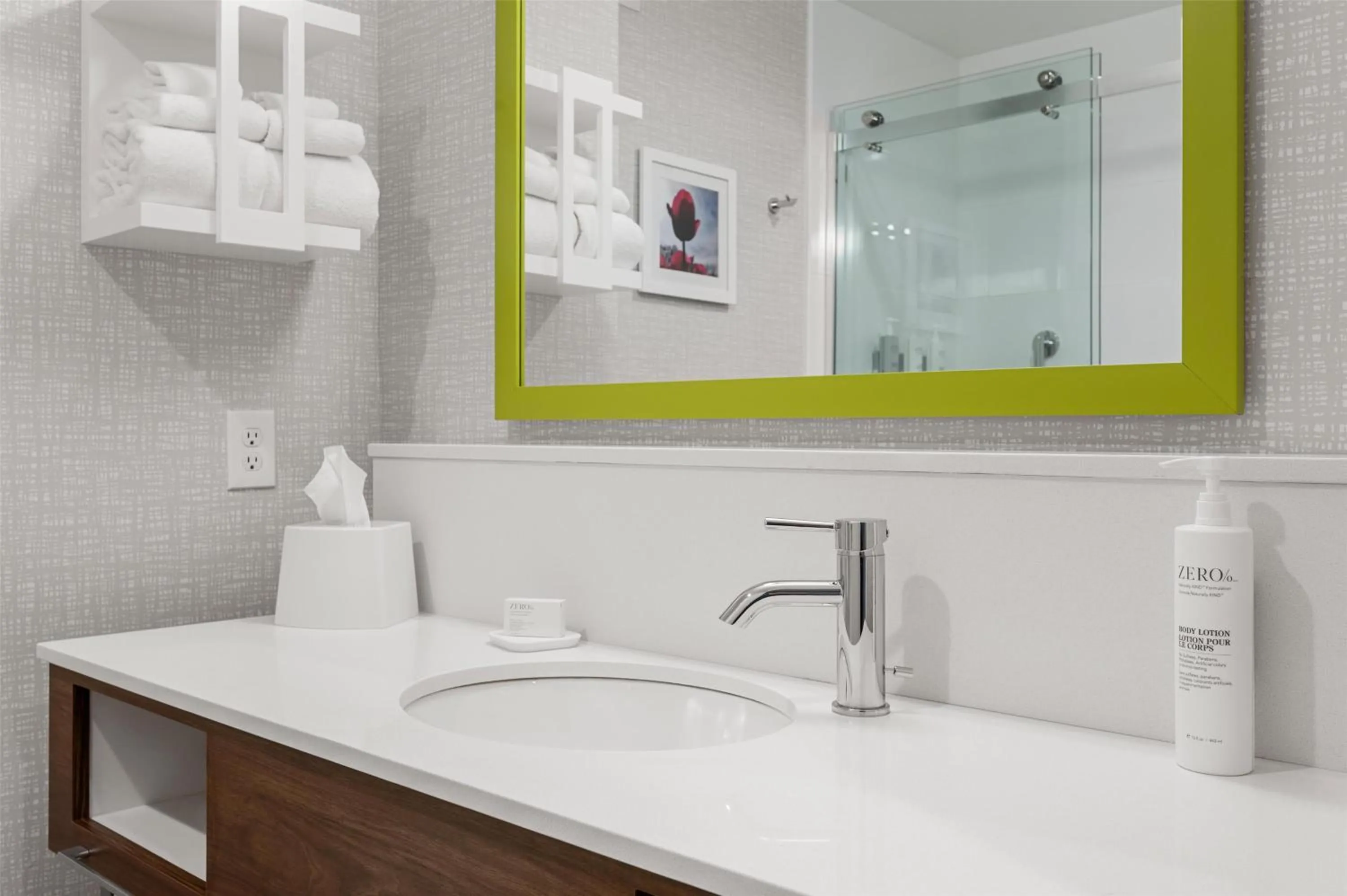 Bathroom in Hampton Inn Front Royal