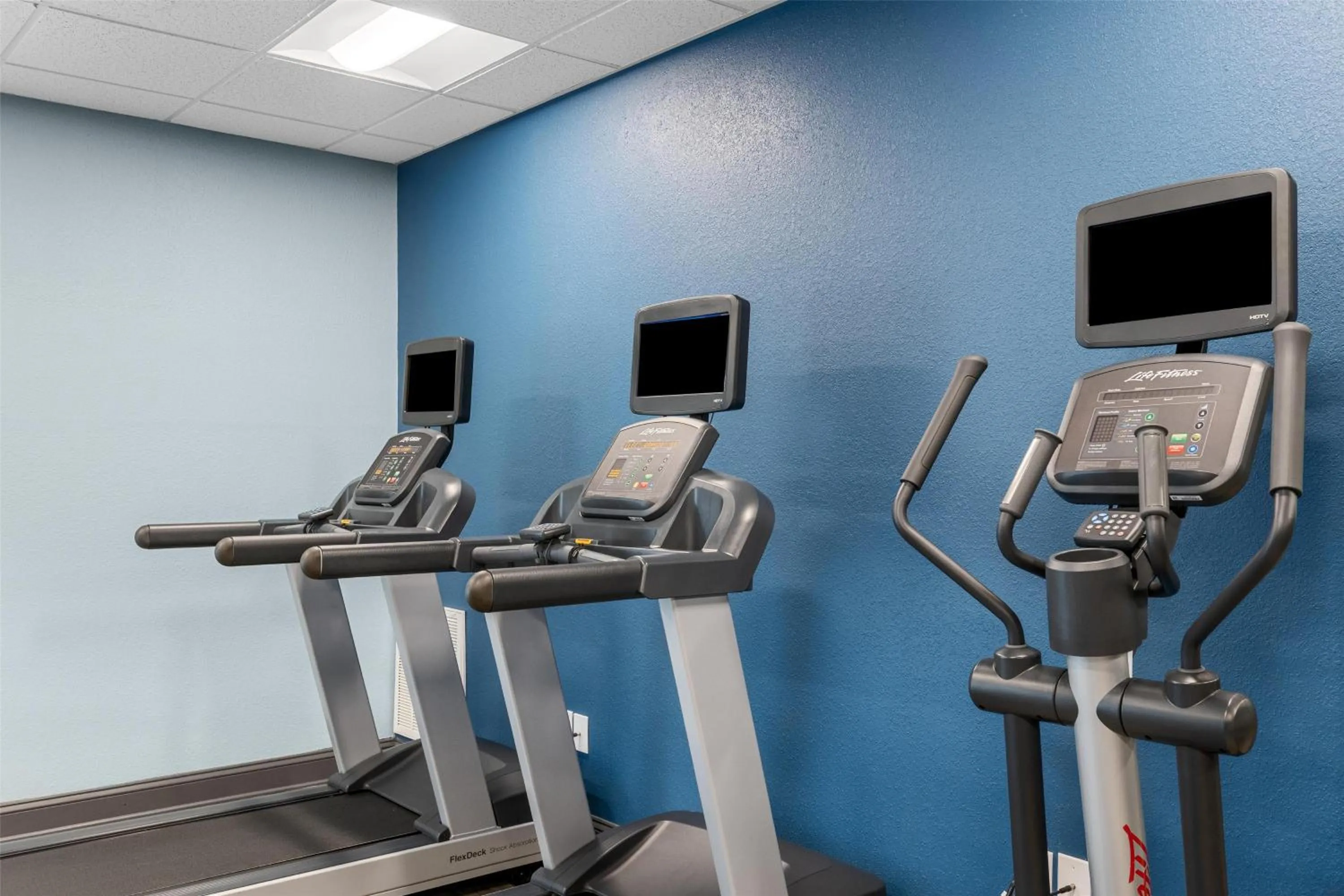 Fitness centre/facilities in Hampton Inn Front Royal