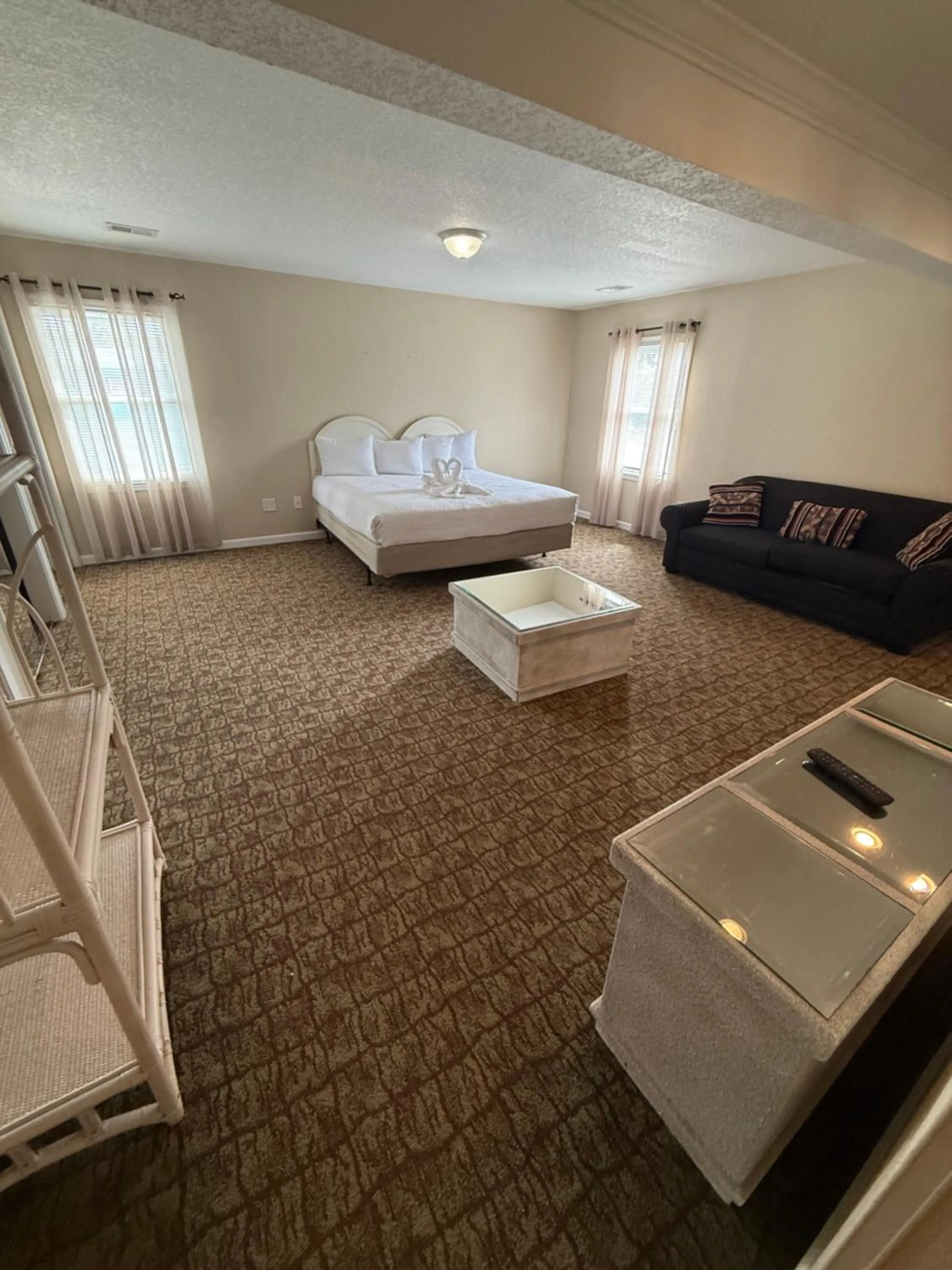 Bedroom, Bed in Boardwalk Beach Resort