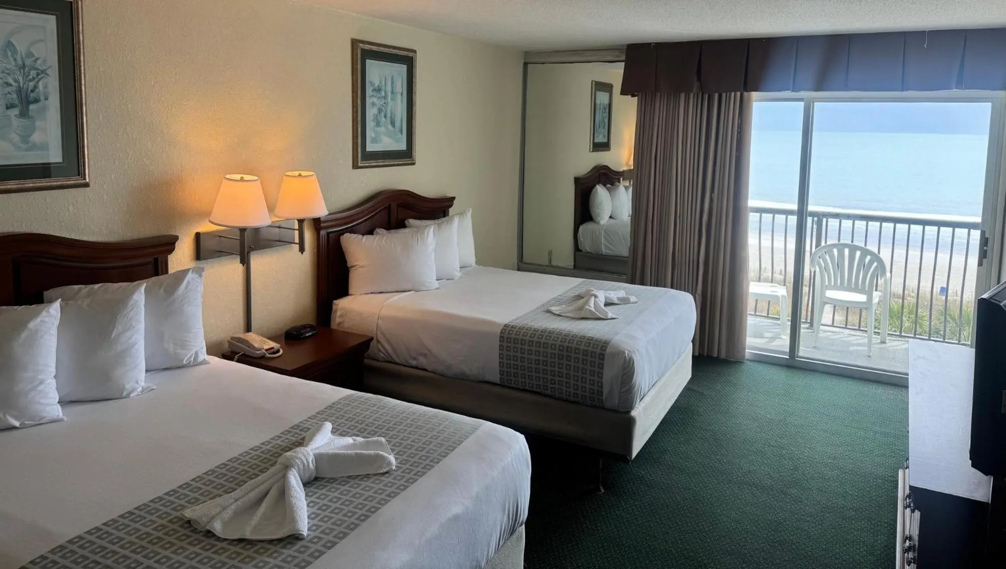Bedroom, Bed in Boardwalk Beach Resort