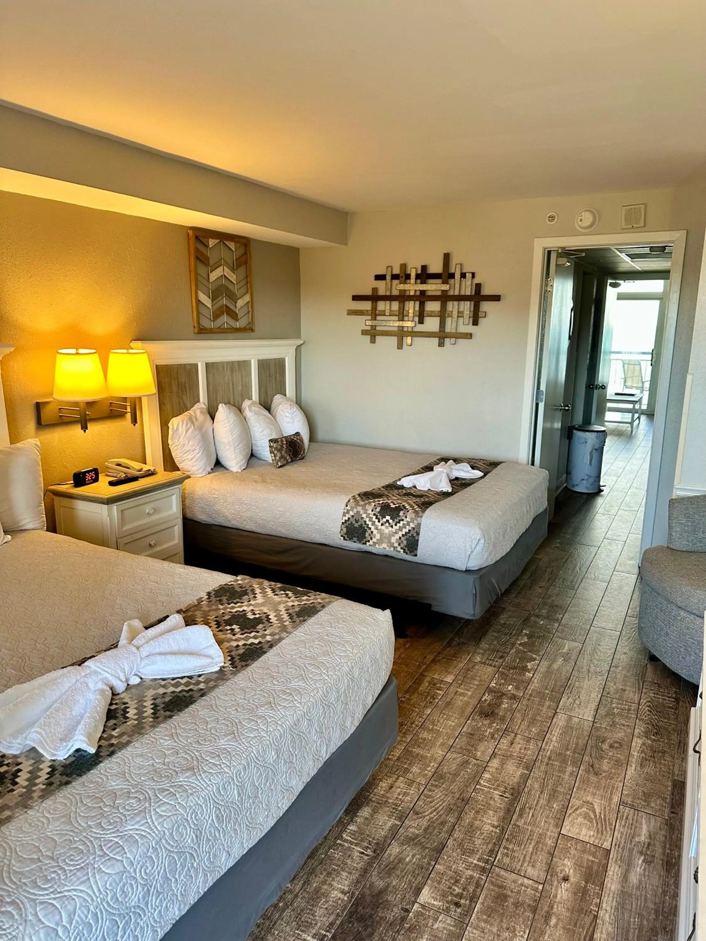 Bedroom, Bed in Boardwalk Beach Resort