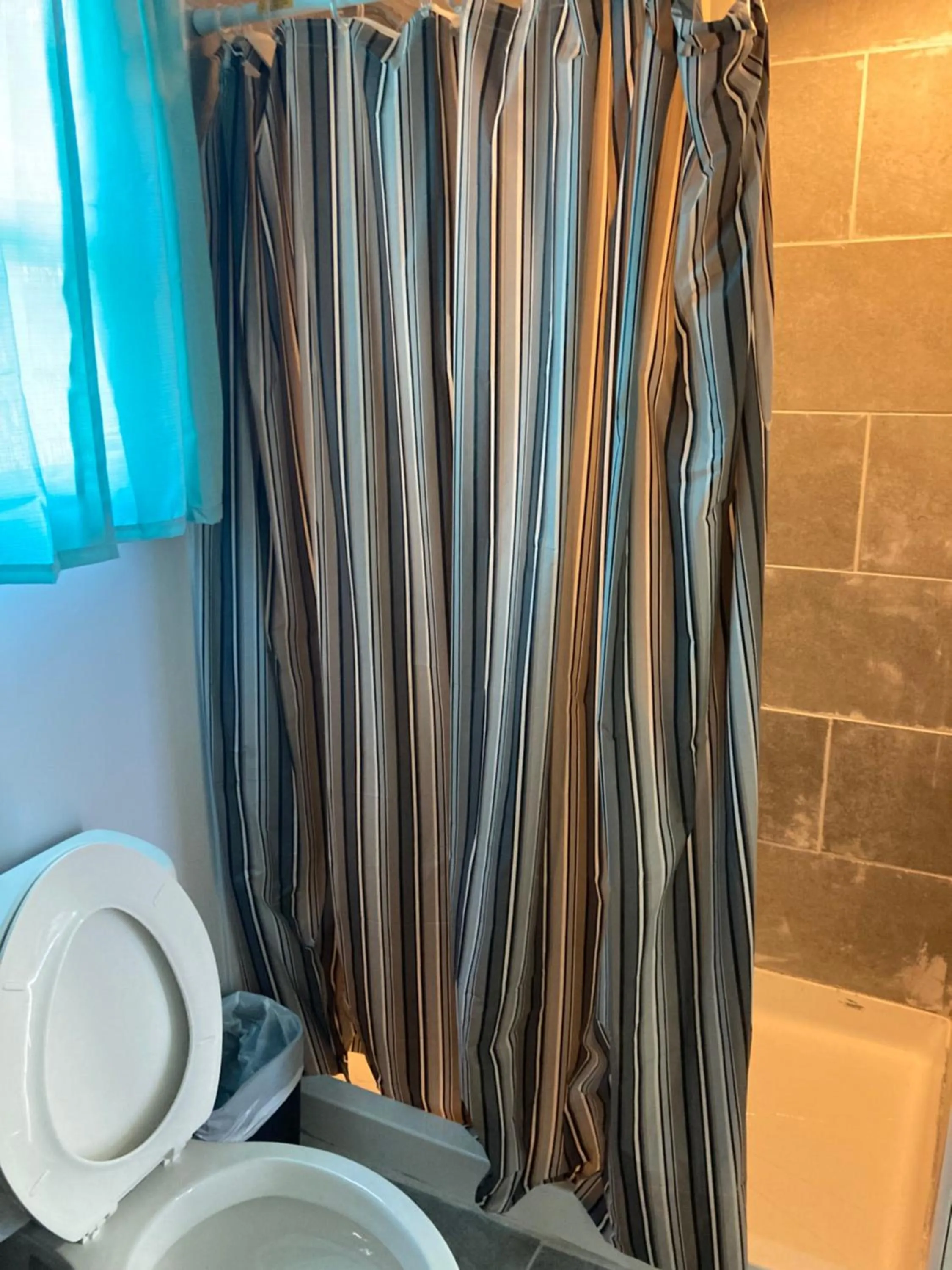 Bathroom in Hillside Motel