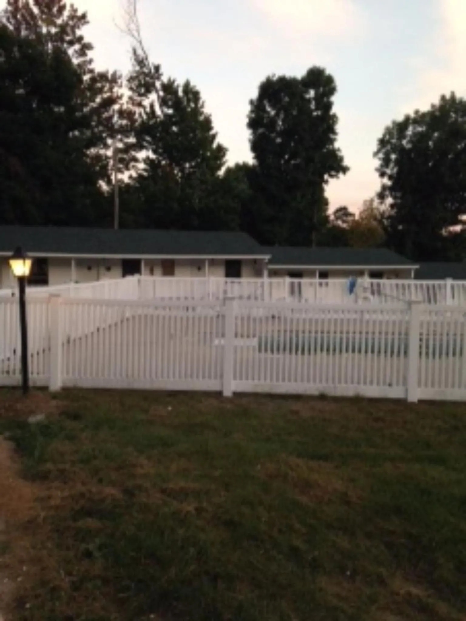 Swimming pool in Hillside Motel