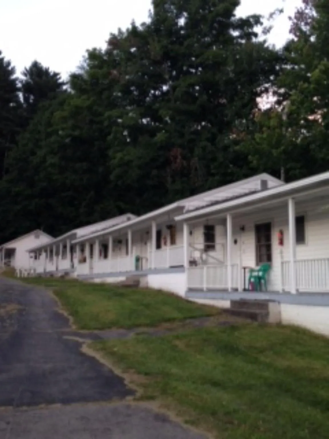 Facade/entrance in Hillside Motel