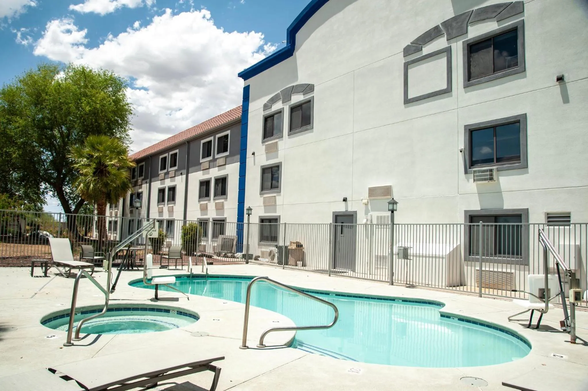 Swimming pool in Holiday Inn Express Tucson-Airport by IHG