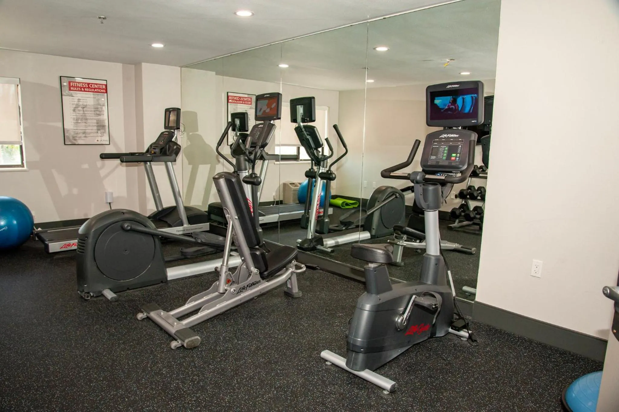 Fitness centre/facilities in Holiday Inn Express Tucson-Airport by IHG