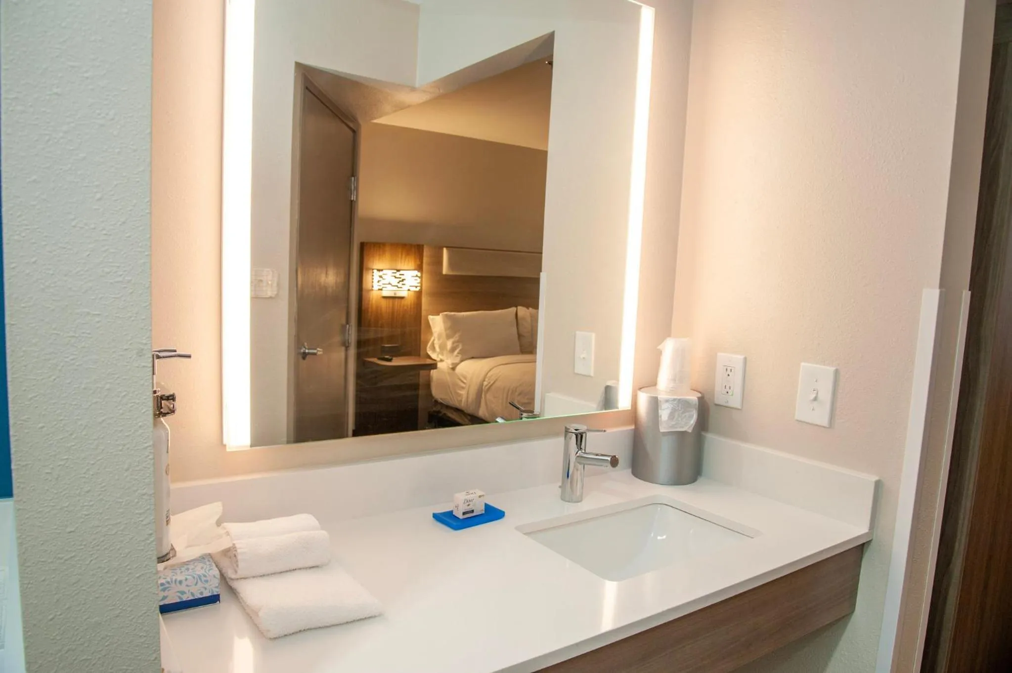 Photo of the whole room, Bed in Holiday Inn Express Tucson-Airport by IHG