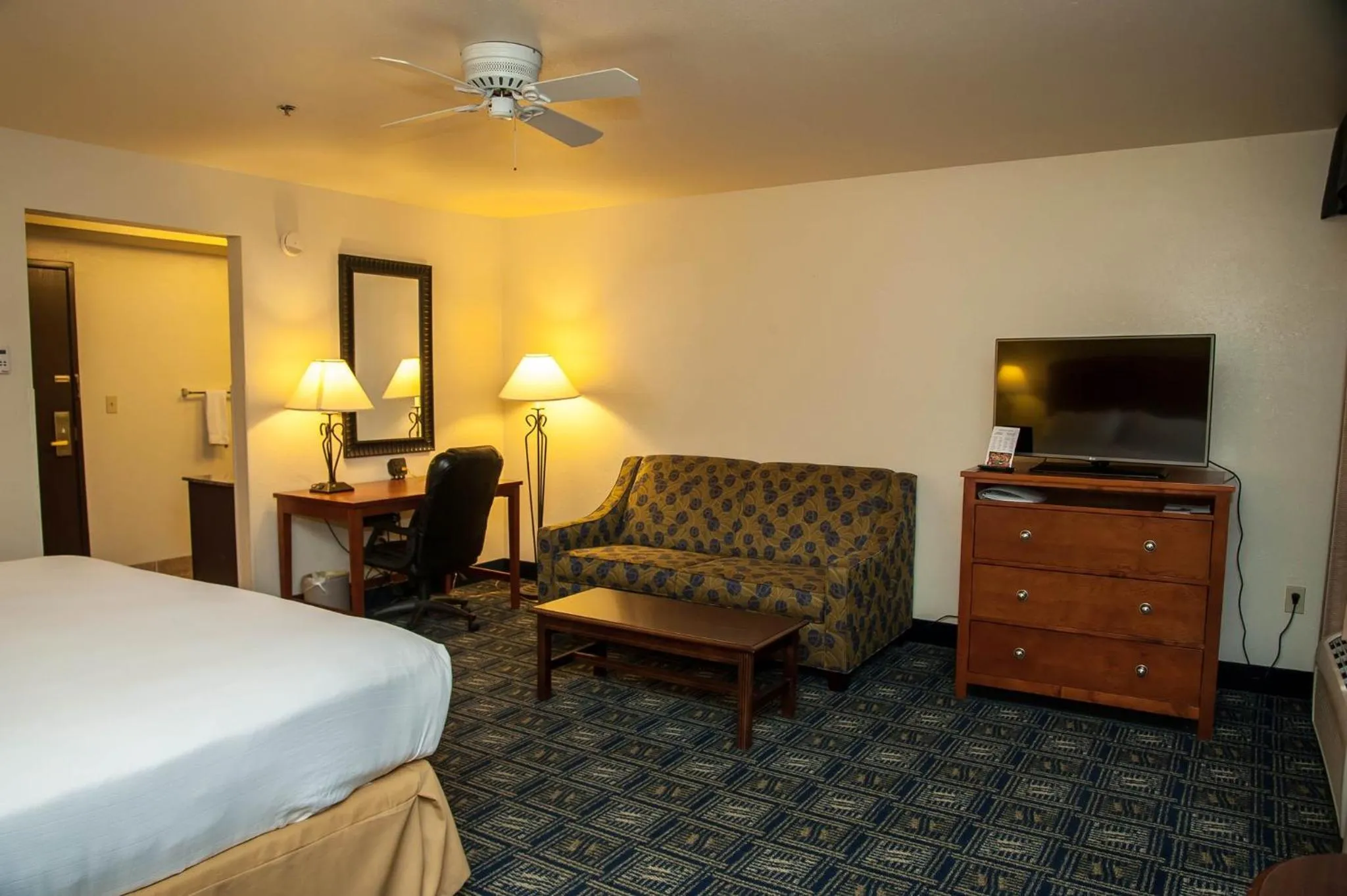 Photo of the whole room, Bed in Holiday Inn Express Tucson-Airport by IHG