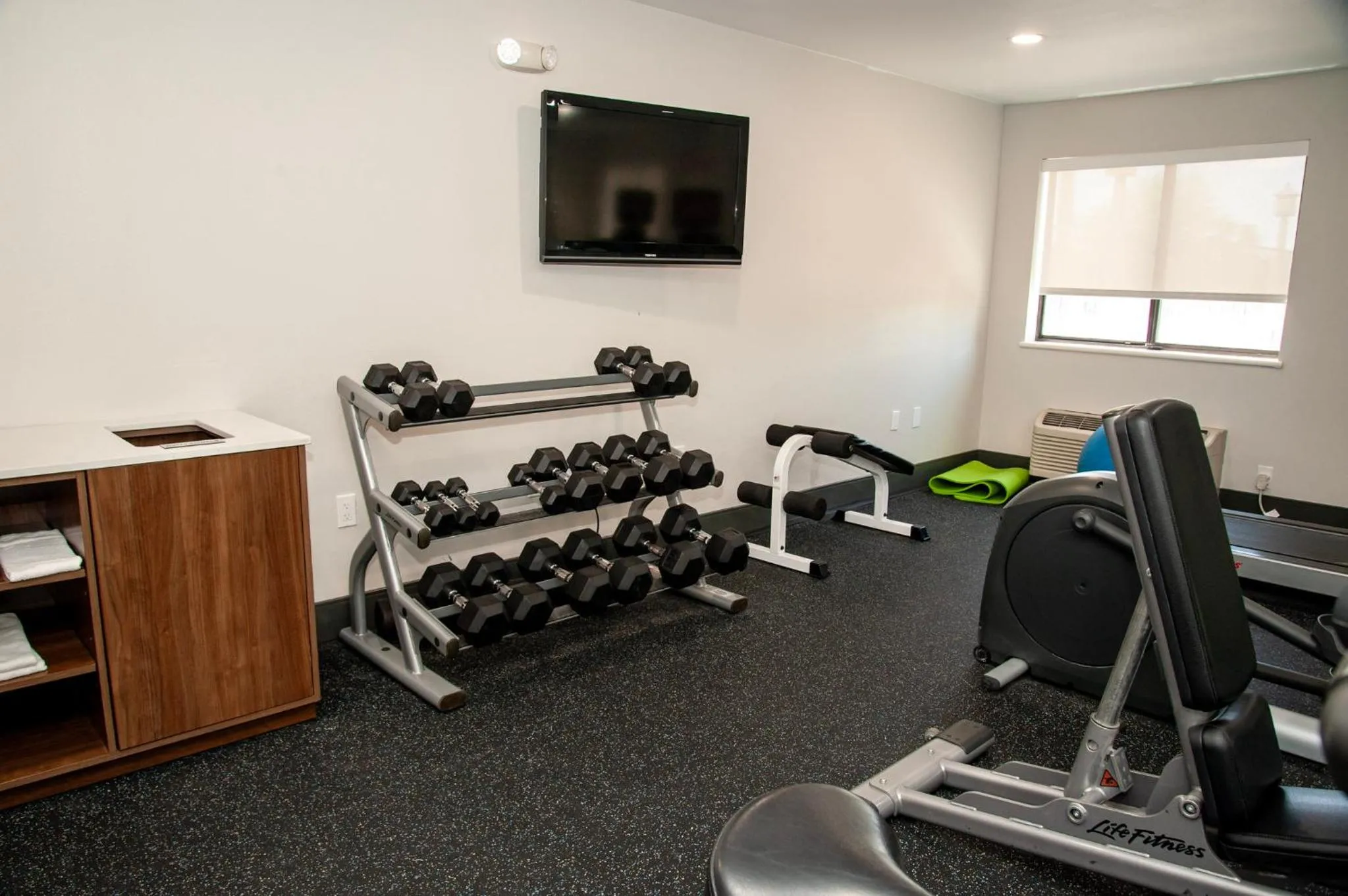 Fitness centre/facilities in Holiday Inn Express Tucson-Airport by IHG