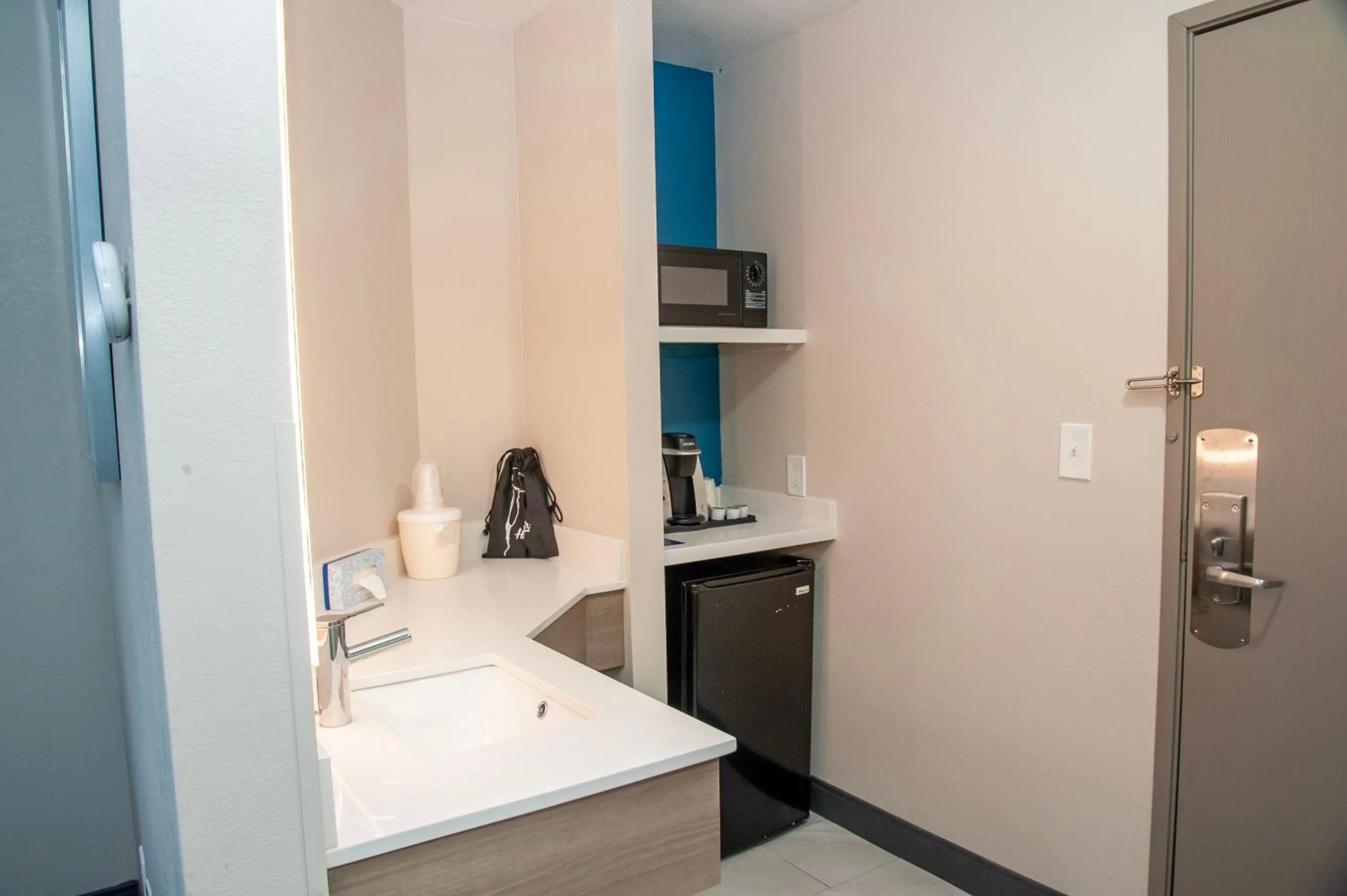 Bathroom in Holiday Inn Express Tucson-Airport by IHG