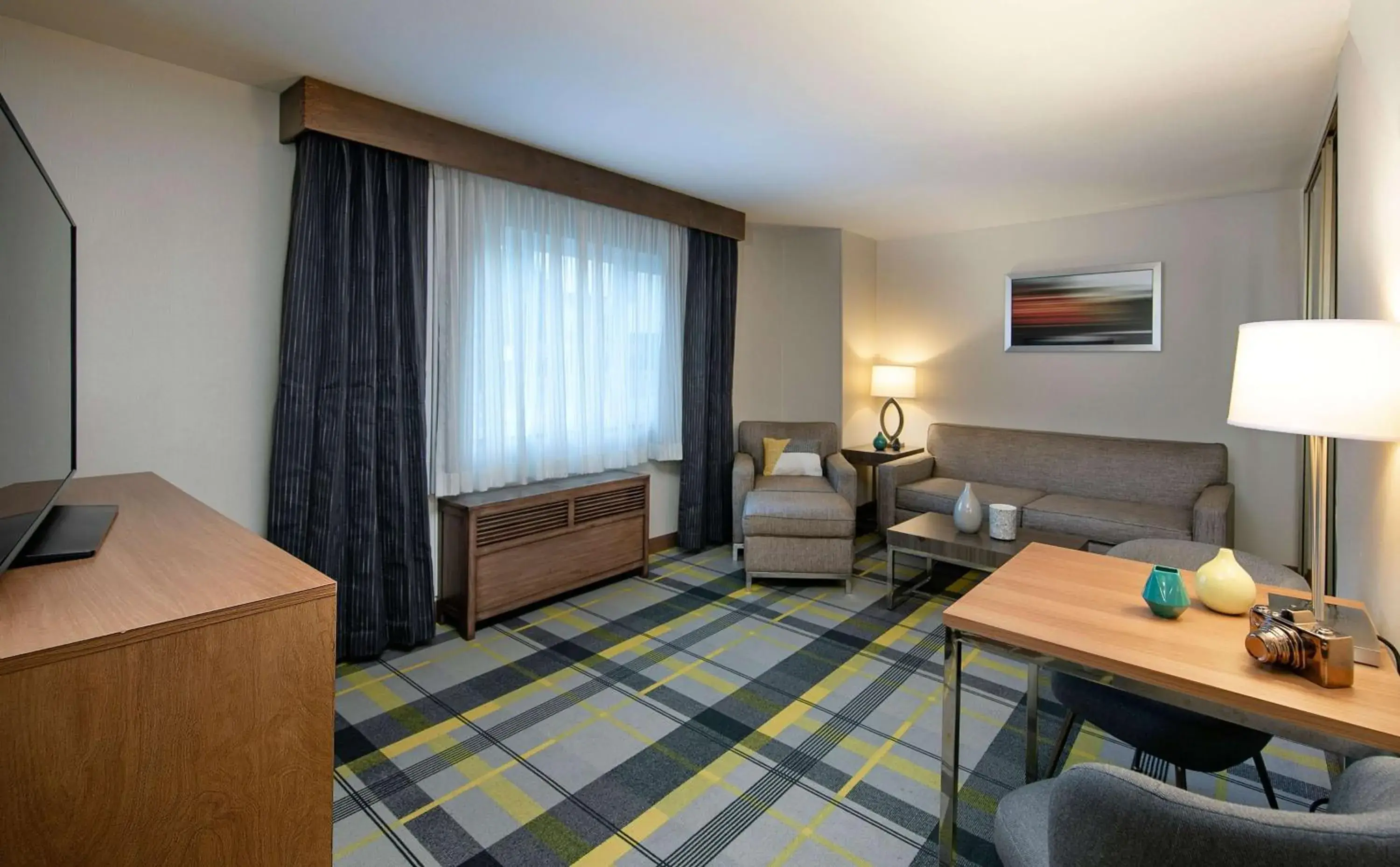 Living room in The Wayfarer San Luis Obispo, Tapestry Collection by Hilton Living room in The Wayfarer San Luis Obispo, Tapestry Collection by Hilton