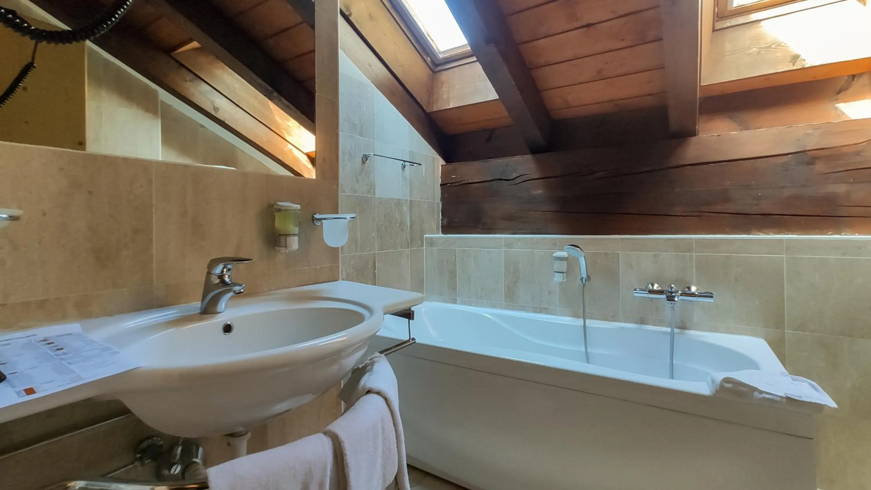 Bathroom in Hotel Principe Marmolada