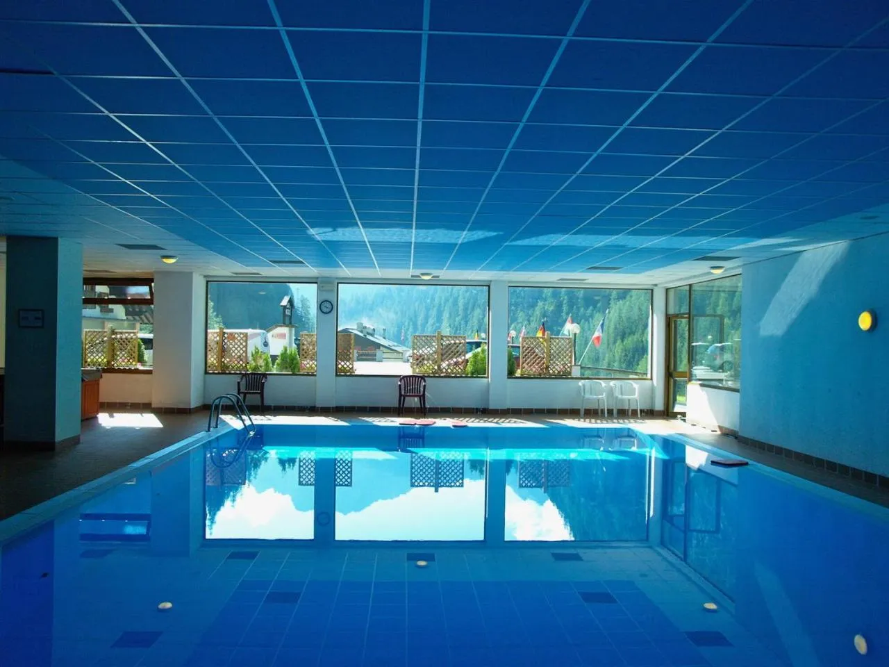 Swimming pool in Hotel Principe Marmolada