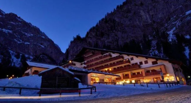 Property building in Hotel Principe Marmolada