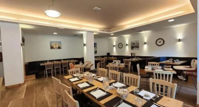 Restaurant/places to eat in Hotel Principe Marmolada