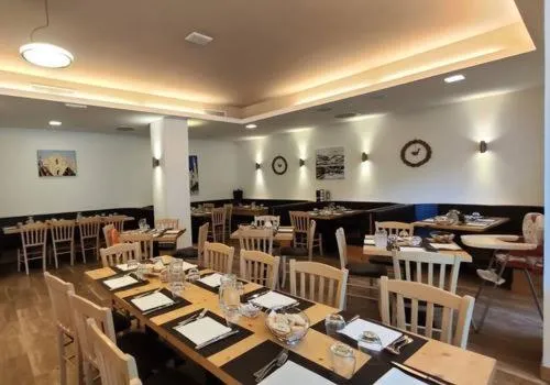 Restaurant/places to eat in Hotel Principe Marmolada