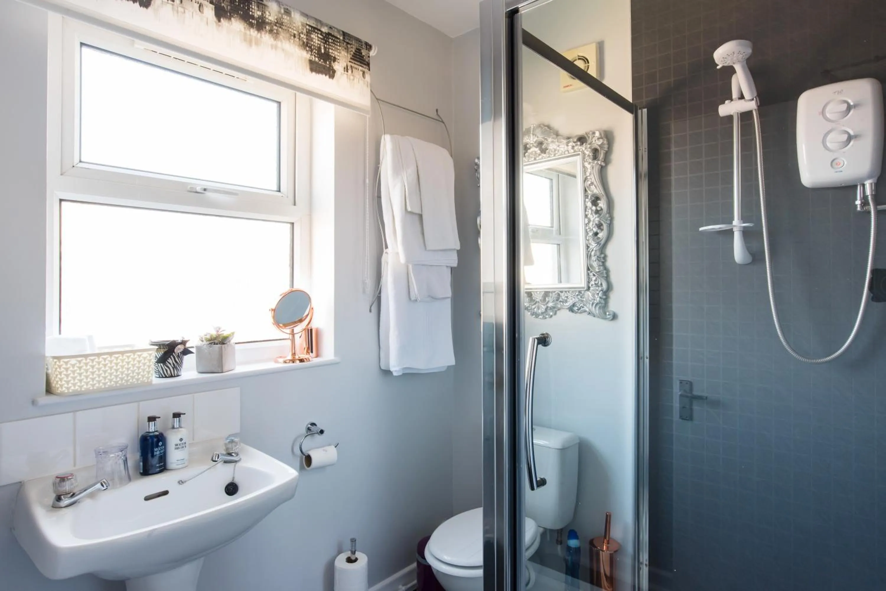 Shower in Sea view Ar Lan y Mor LUXURY APARTMENT
