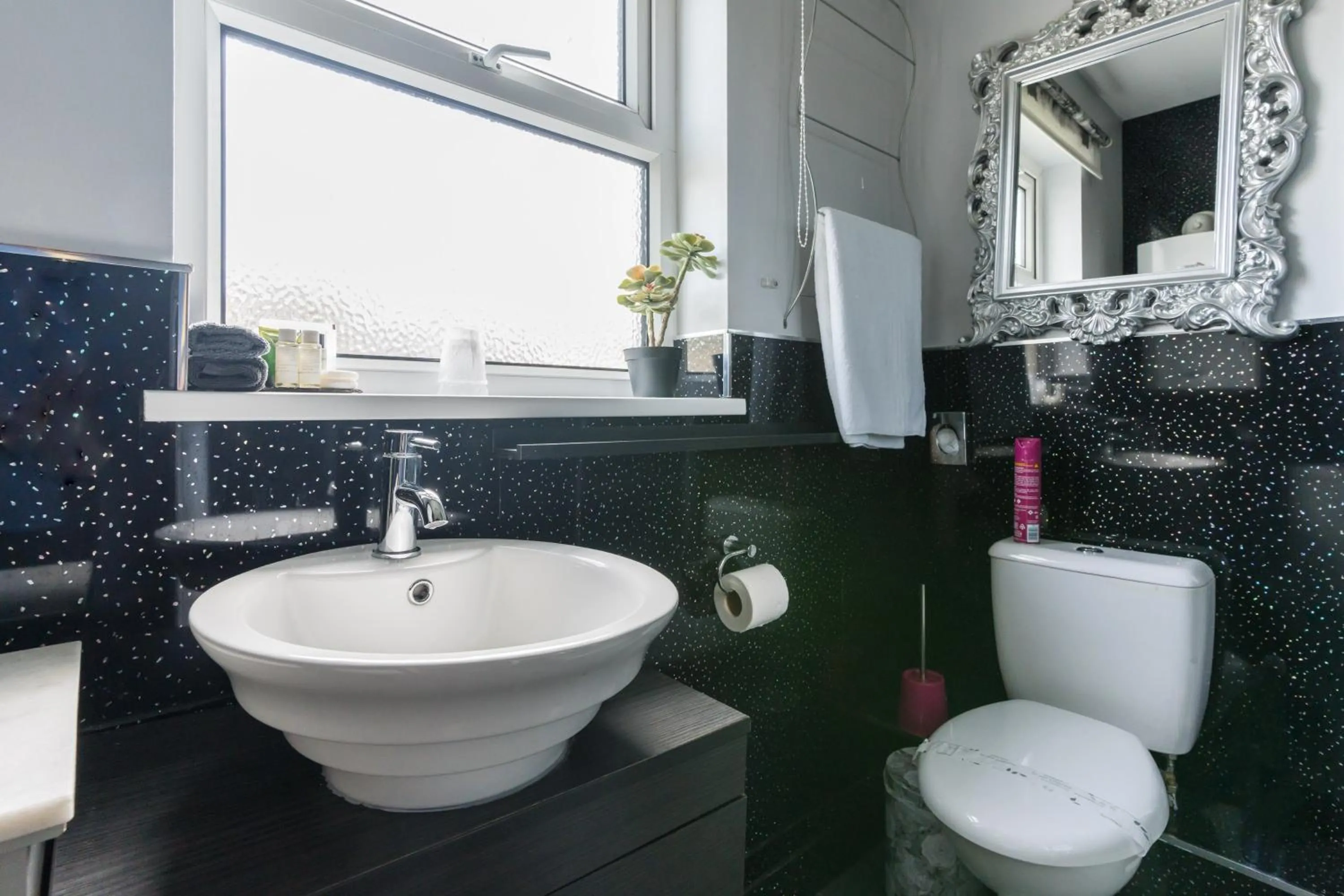 Shower in Sea view Ar Lan y Mor LUXURY APARTMENT
