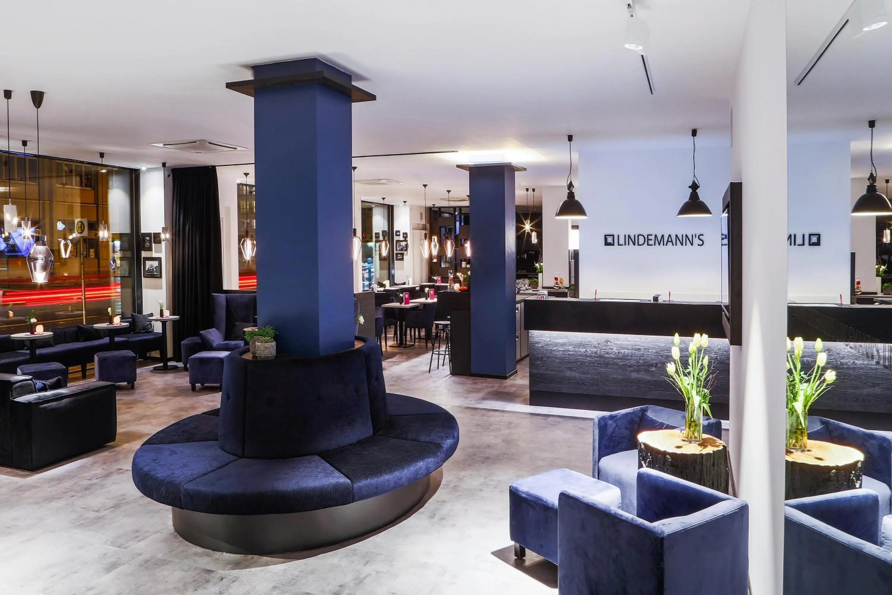 Lobby or reception in LINDEMANN'S