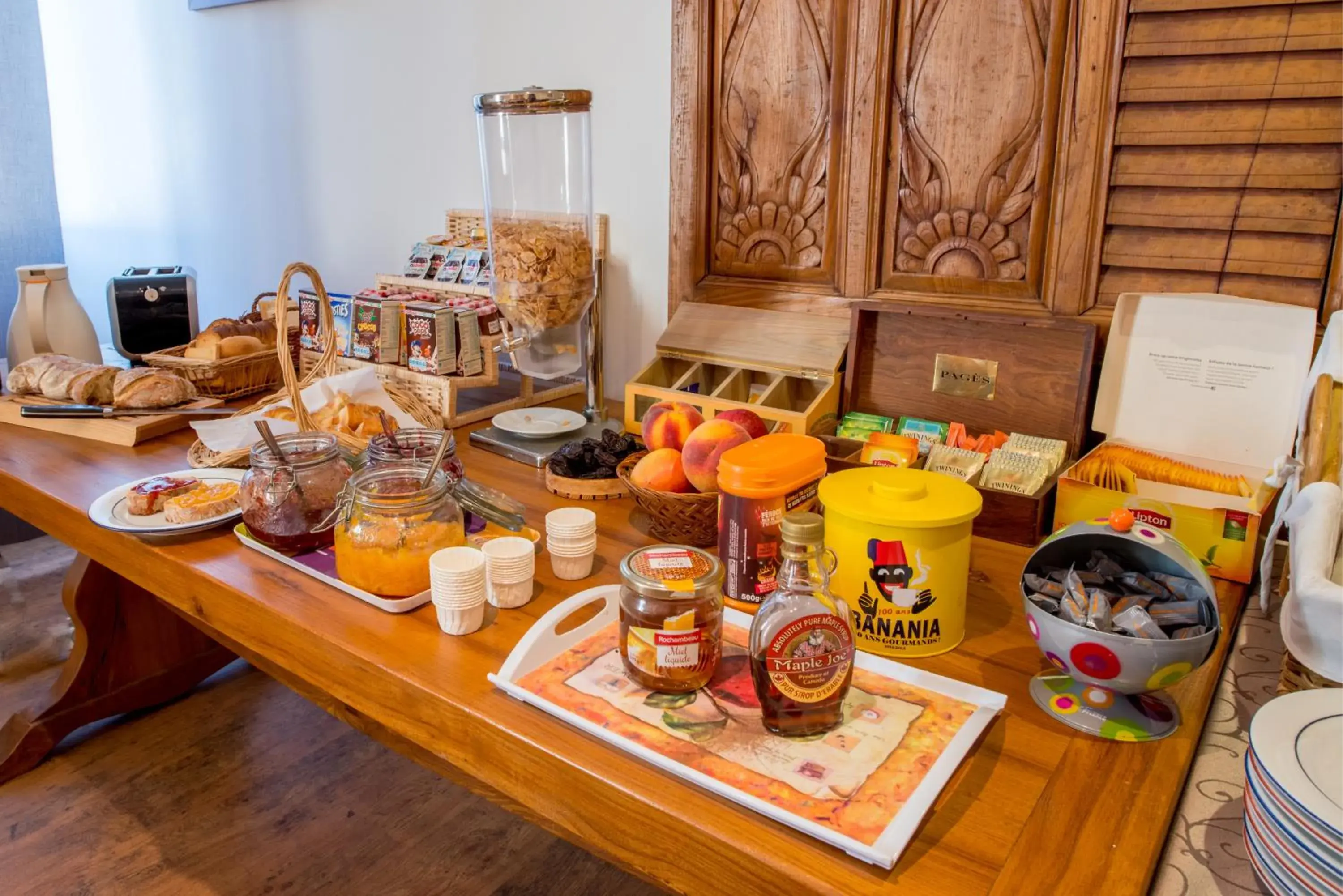 Logis Hôtels - Hôtel et Restaurant Les Voyageurs Logis Hôtels - Hôtel et Restaurant Les Voyageurs