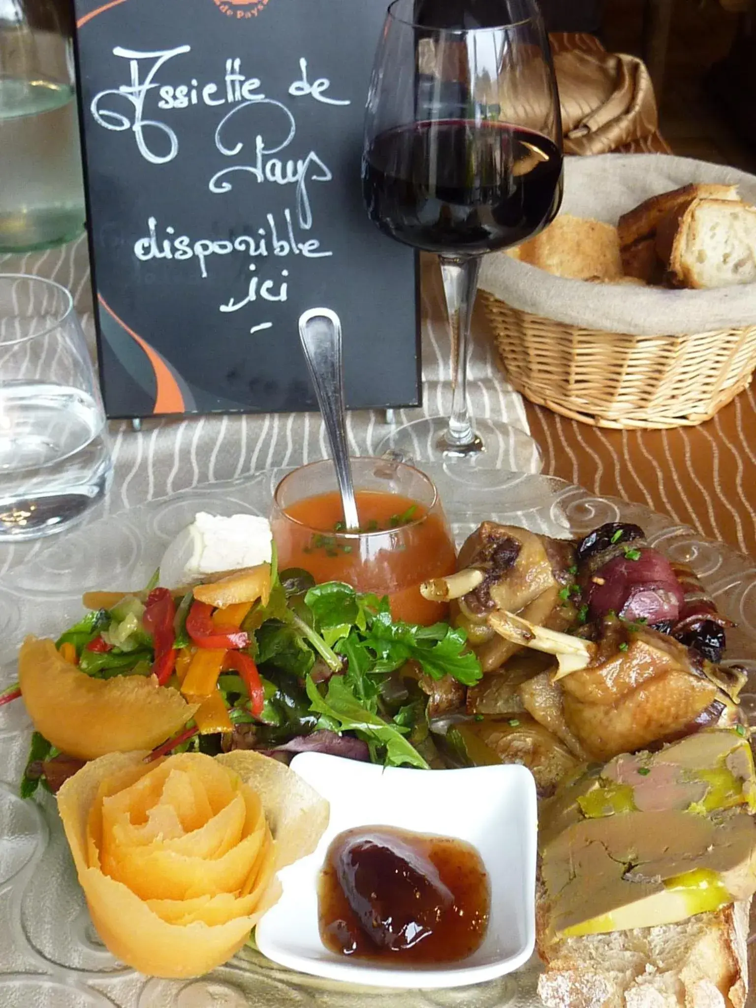 Logis Hôtels - Hôtel et Restaurant Les Voyageurs Logis Hôtels - Hôtel et Restaurant Les Voyageurs