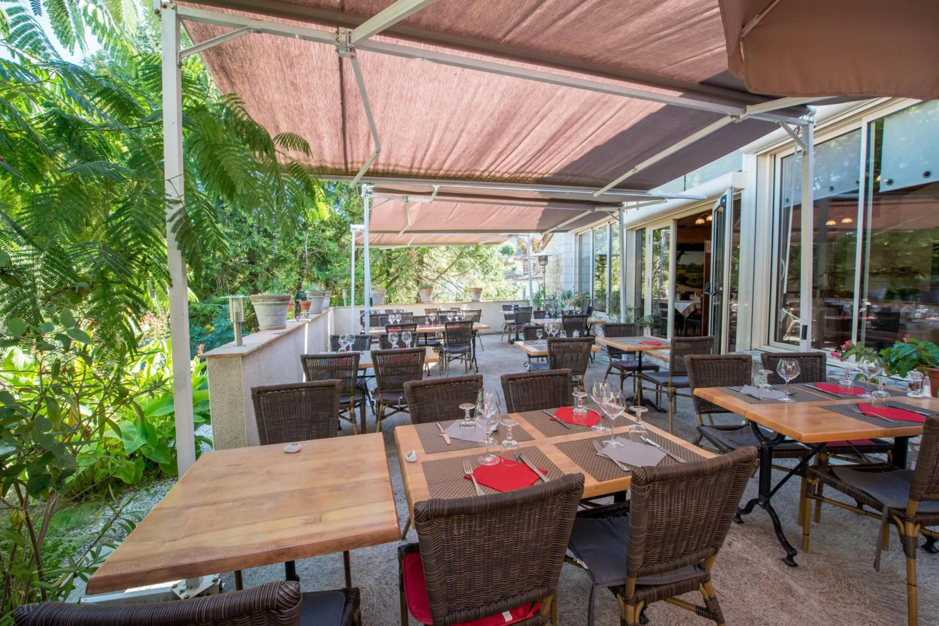 Logis Hôtels - Hôtel et Restaurant Les Voyageurs