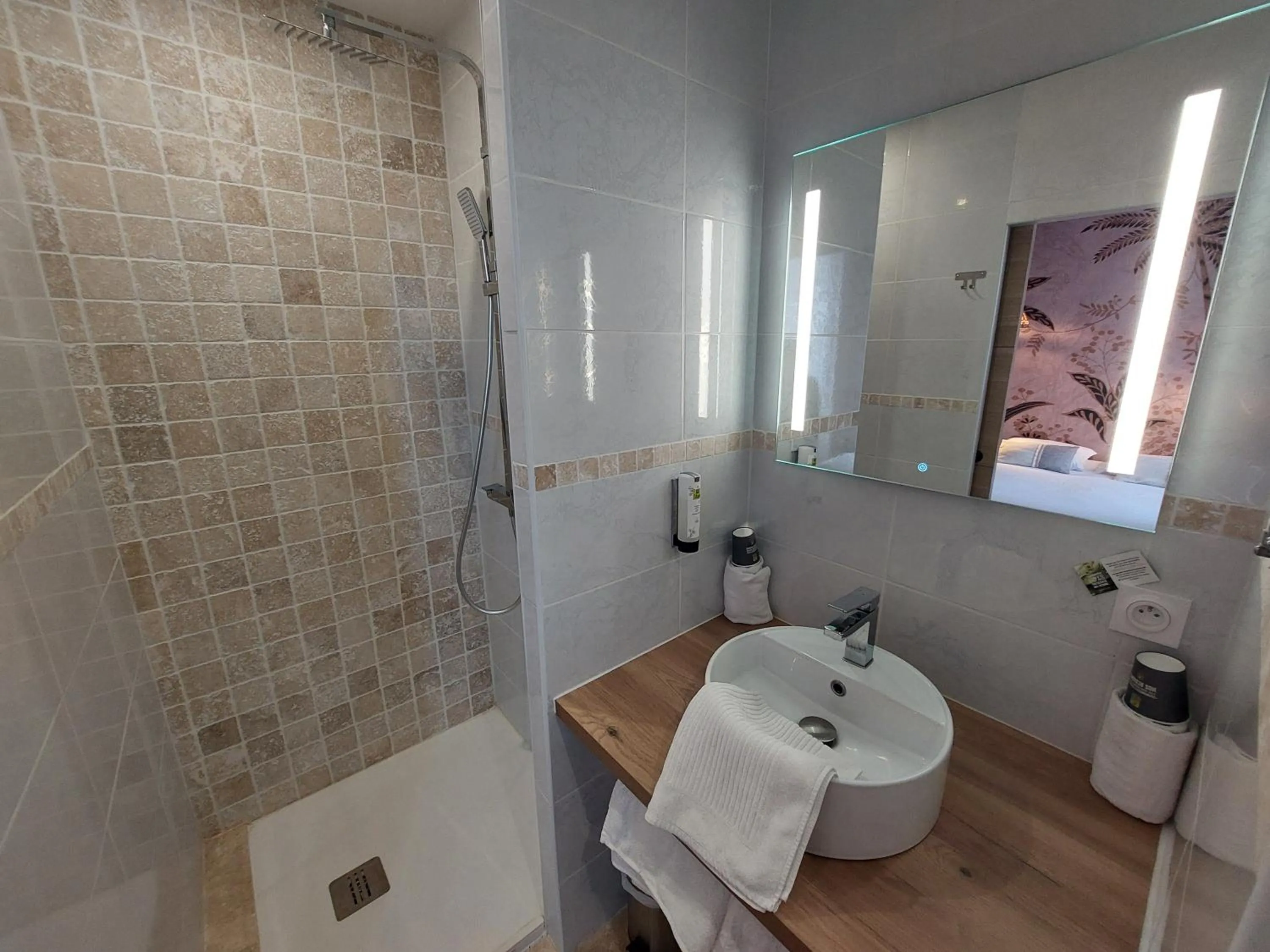 Logis Hôtels - Hôtel et Restaurant Les Voyageurs