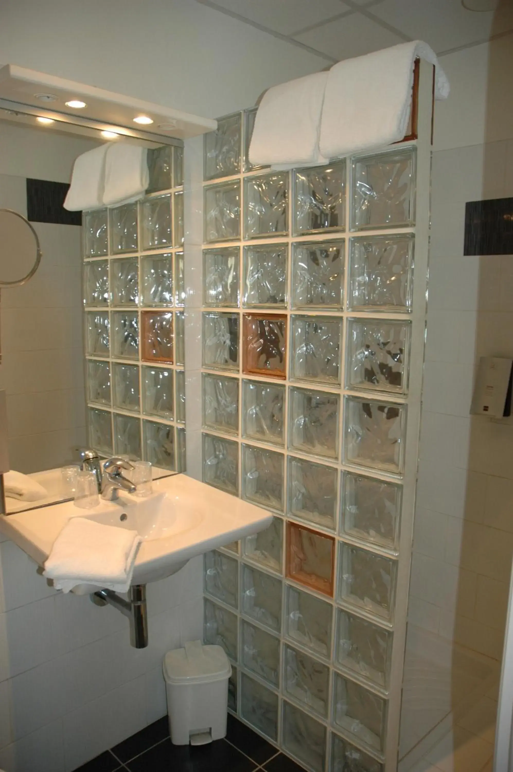 Logis Hôtels - Hôtel et Restaurant Les Voyageurs Logis Hôtels - Hôtel et Restaurant Les Voyageurs