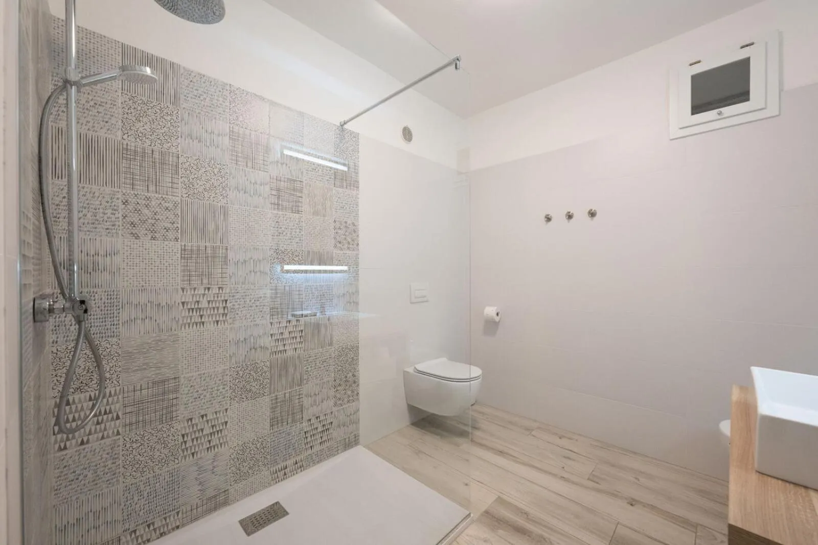 Shower in Residence Desiree