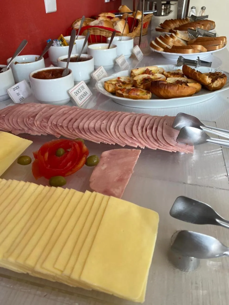 Restaurant/places to eat in Hotel Rochamar