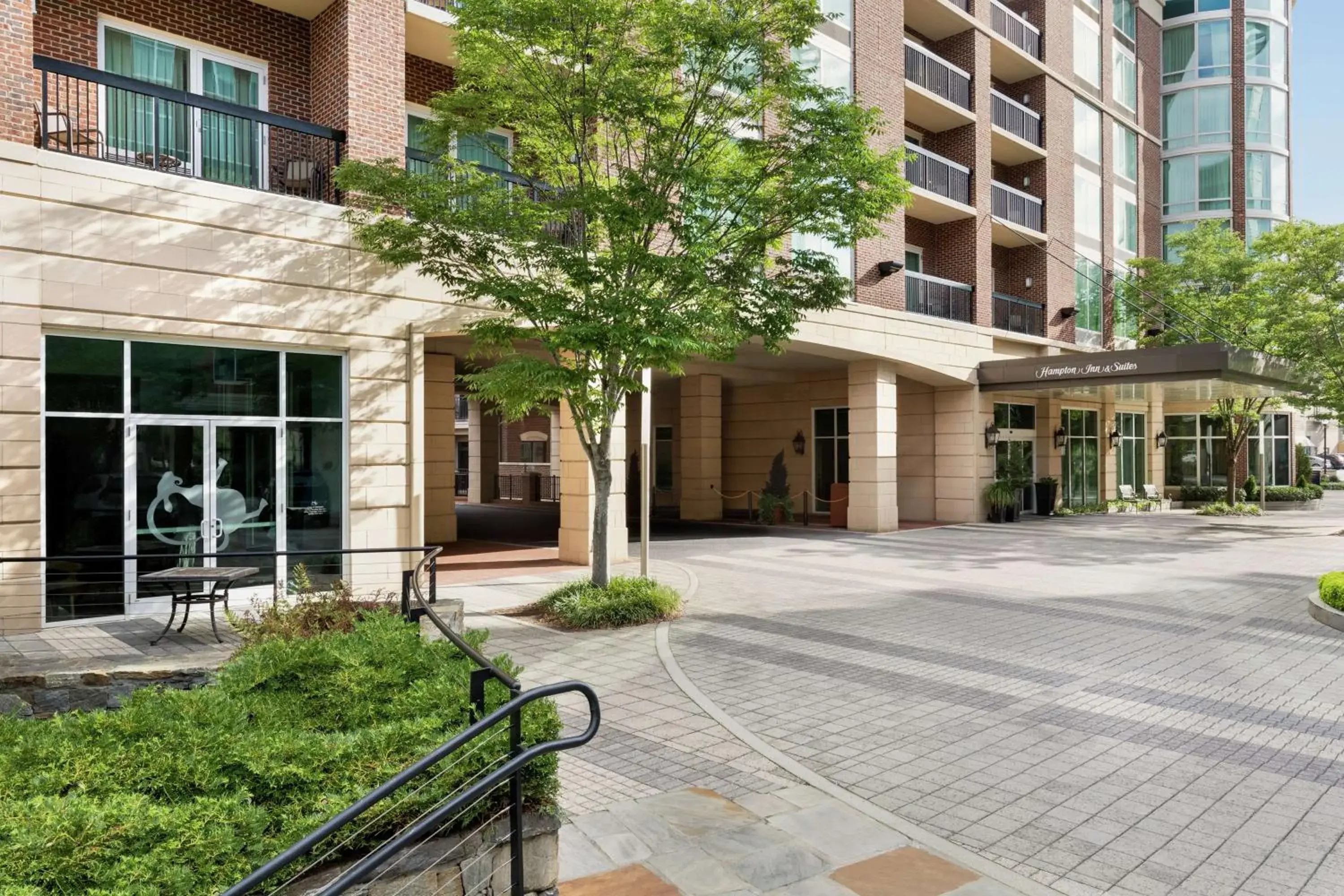 Property building in Hampton Inn & Suites Greenville-Downtown-Riverplace Property building in Hampton Inn & Suites Greenville-Downtown-Riverplace