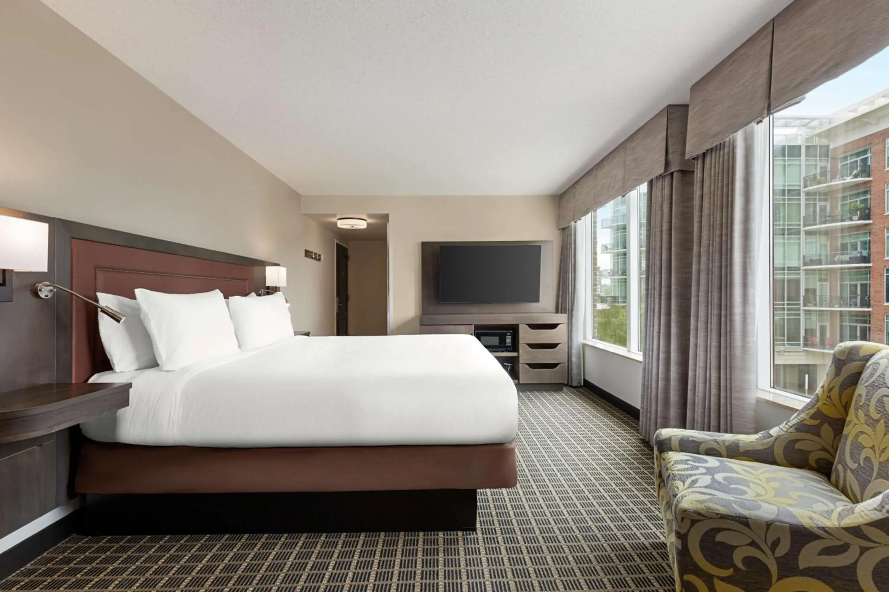 Bed in Hampton Inn & Suites Greenville-Downtown-Riverplace Bed in Hampton Inn & Suites Greenville-Downtown-Riverplace