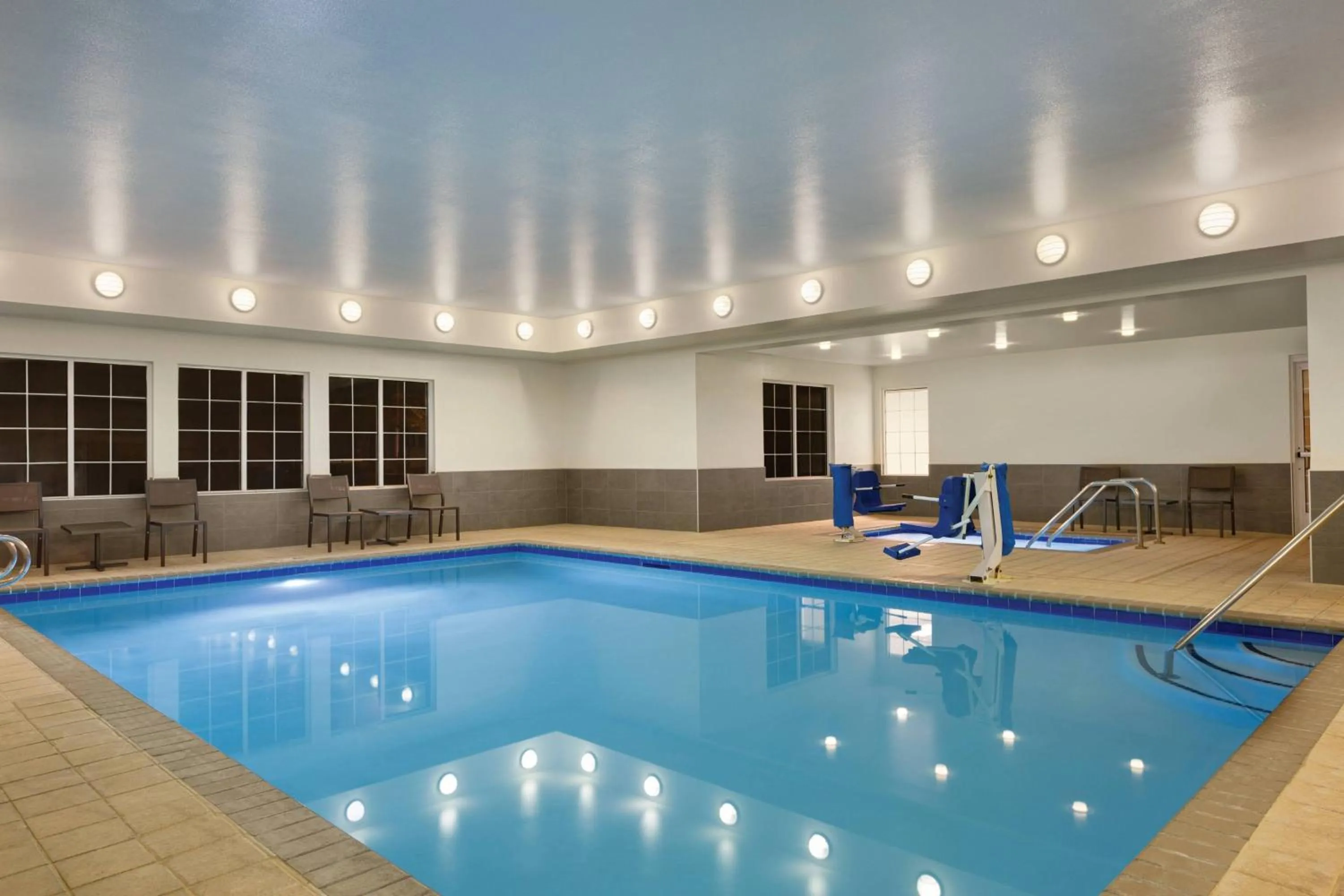 Swimming pool in Residence Inn Sacramento Folsom