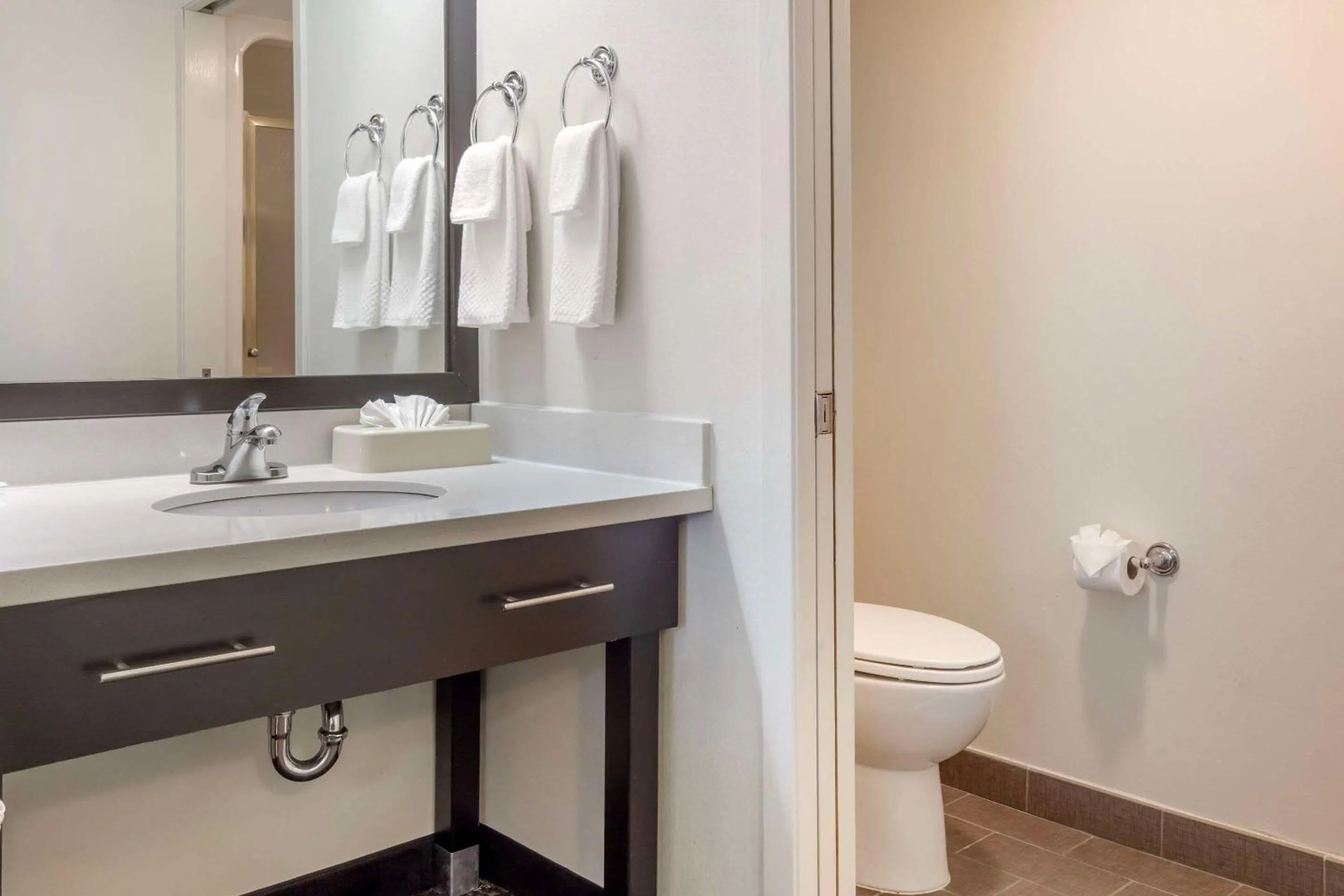 Bedroom in Sleep Inn Sea Tac Airport