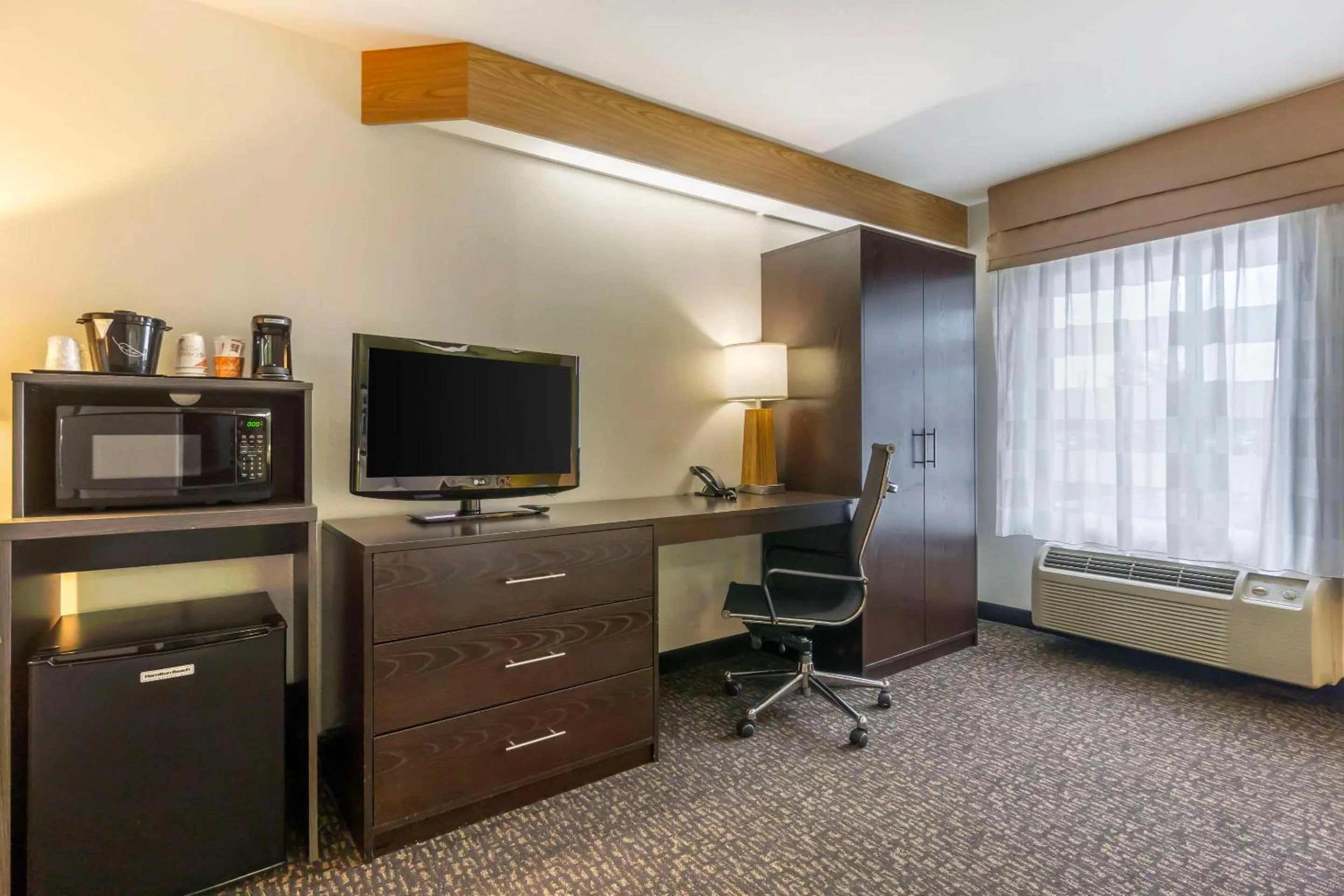 Bedroom in Sleep Inn Sea Tac Airport