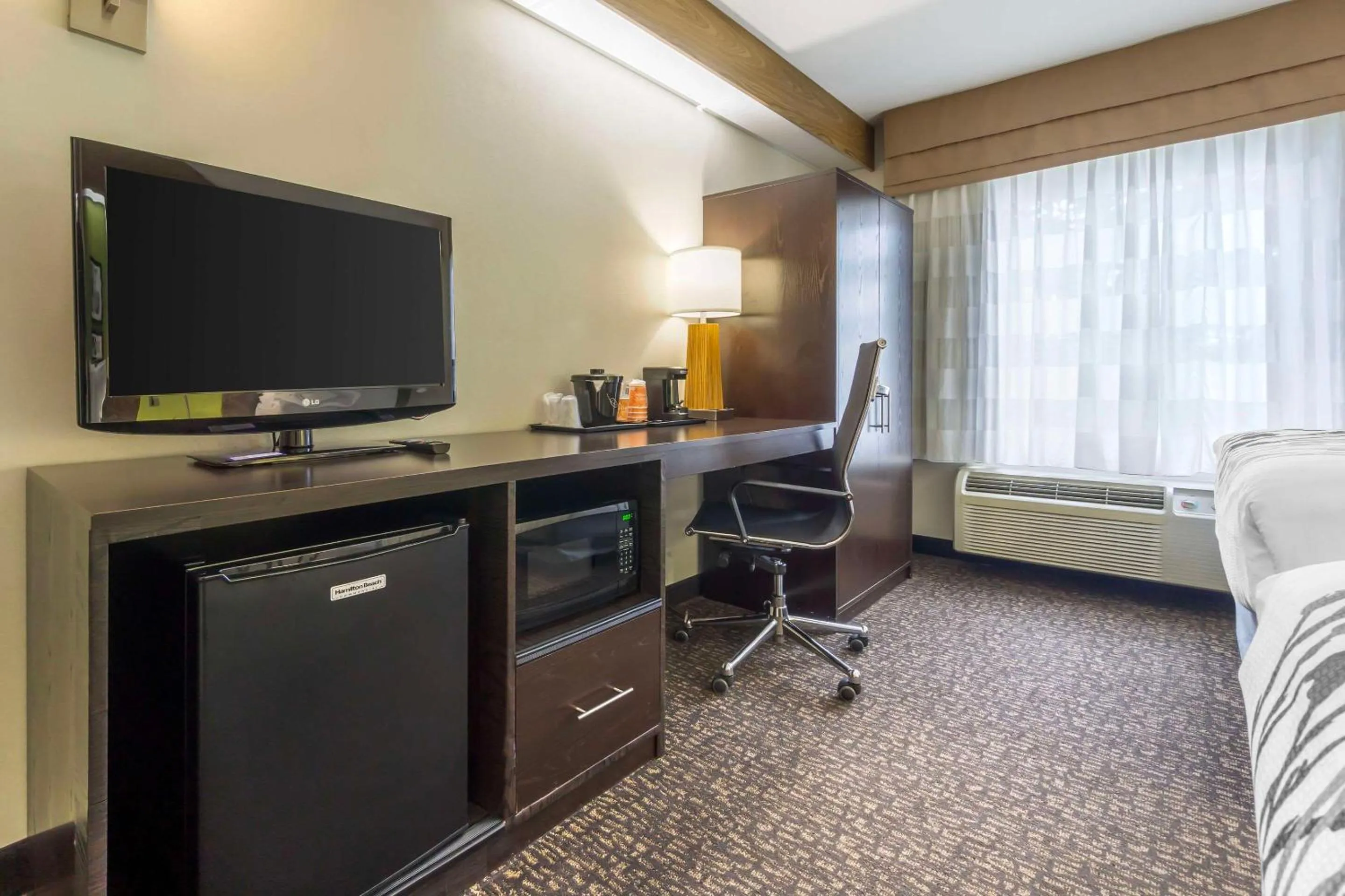 Bedroom in Sleep Inn Sea Tac Airport