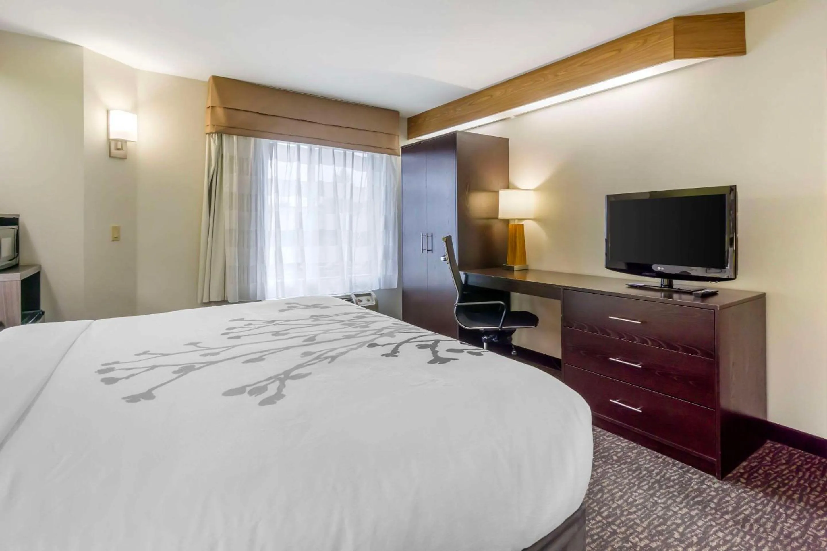 Bedroom, Bed in Sleep Inn Sea Tac Airport