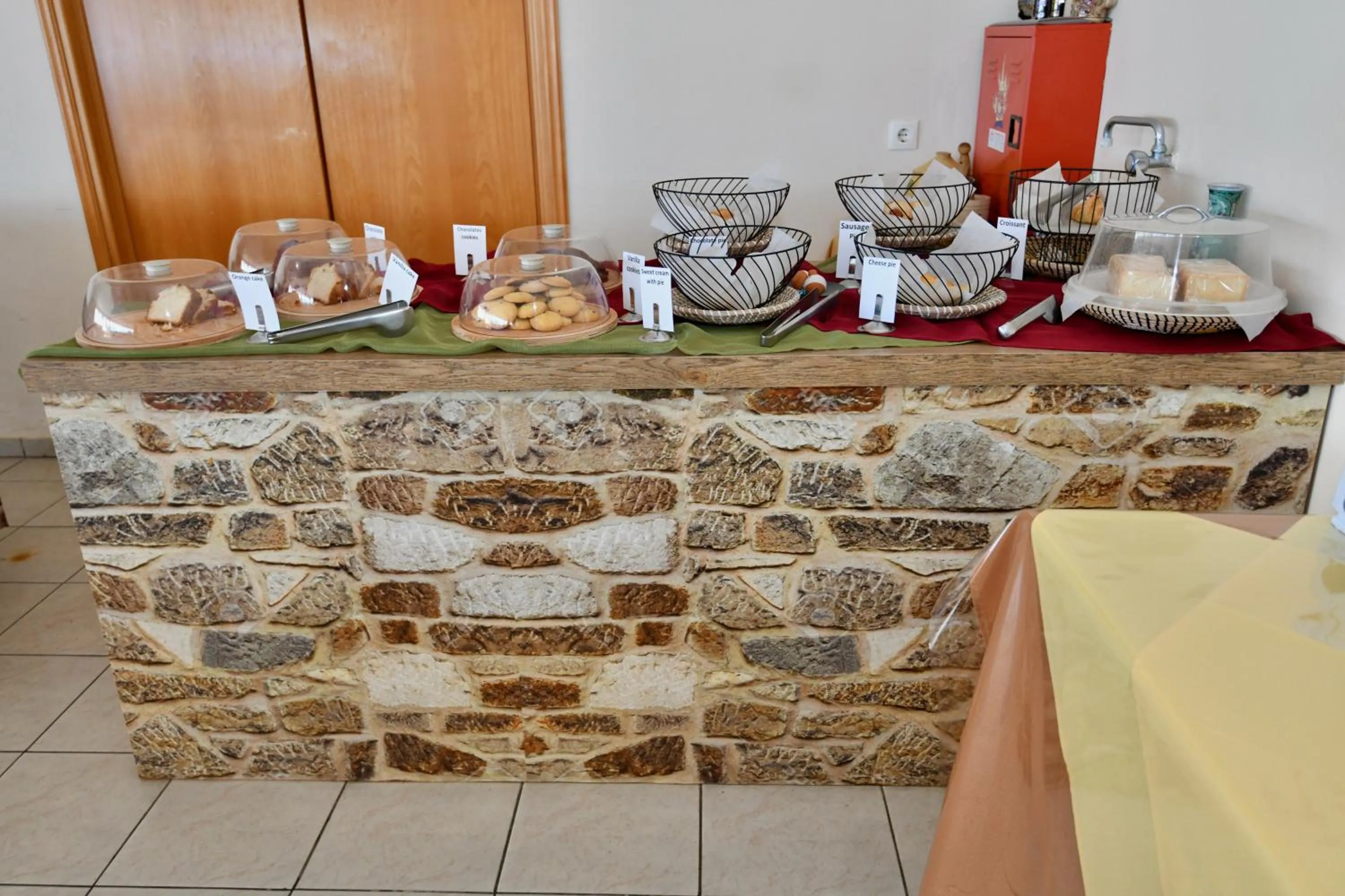 Breakfast in Summer View